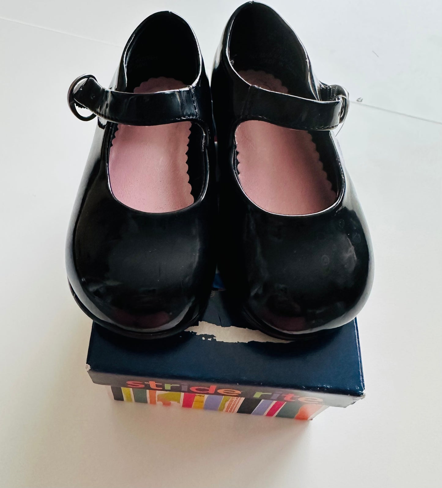 #130 Girls Sz 5W Stride Rite Patent Leather Shoes