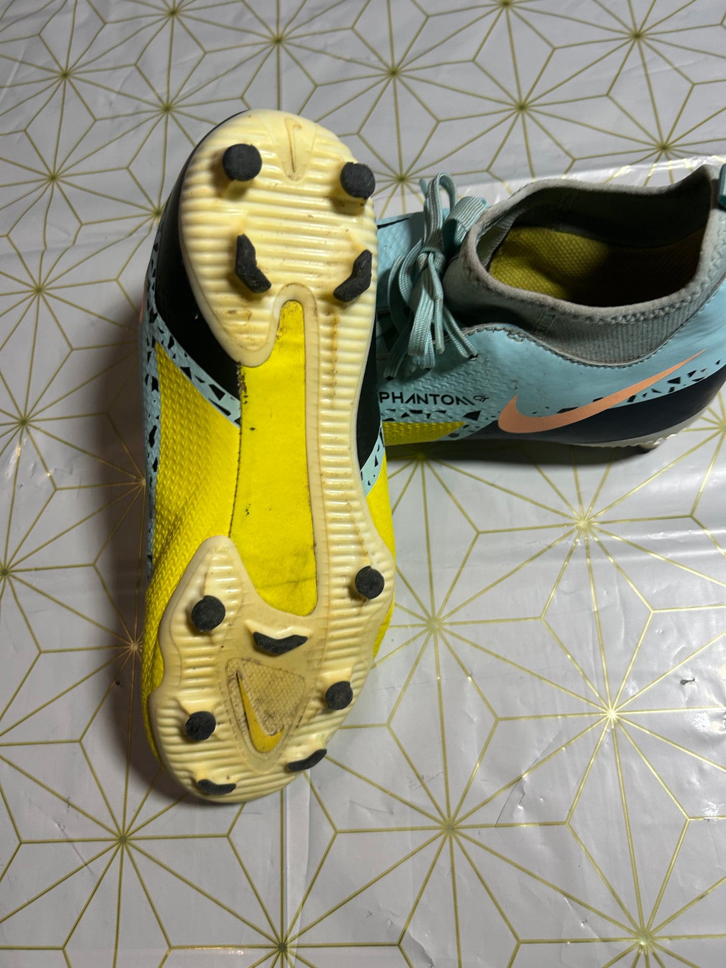 Seller #62 Nike phantom cleats youth 5.5