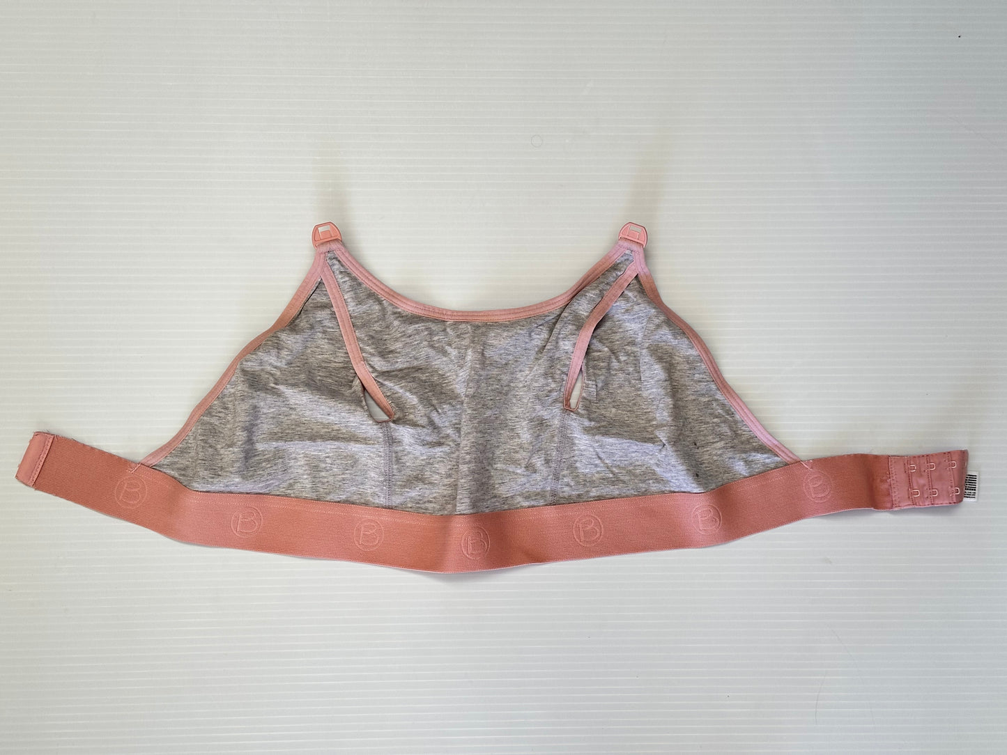 #65 Bravado Size Medium Hands Free Clip on Pumping Bra