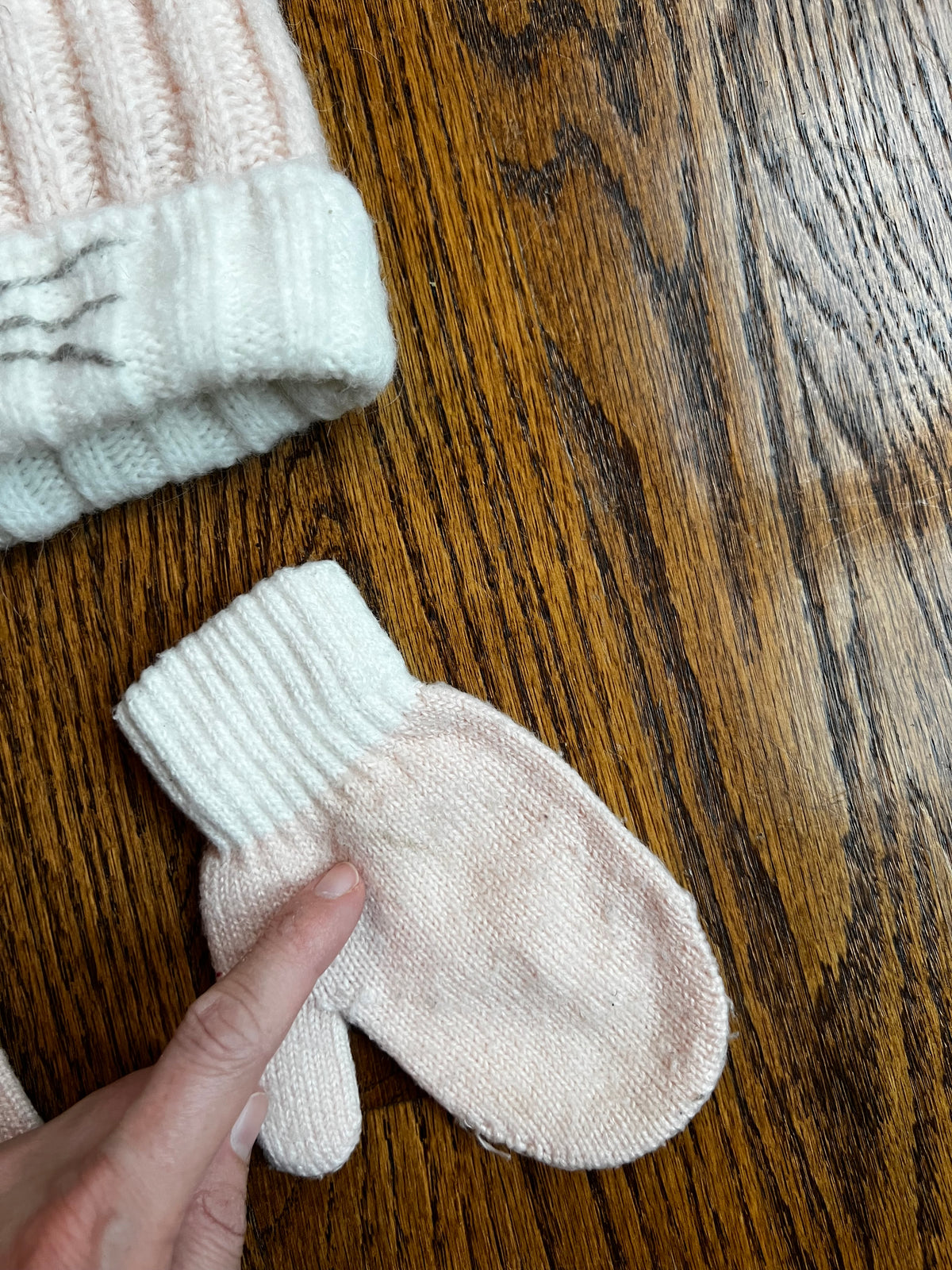 Seller #115 - Cat & Jack Girls 2-5T Pale Pink Cat Winter Hat & Mittens, GUC