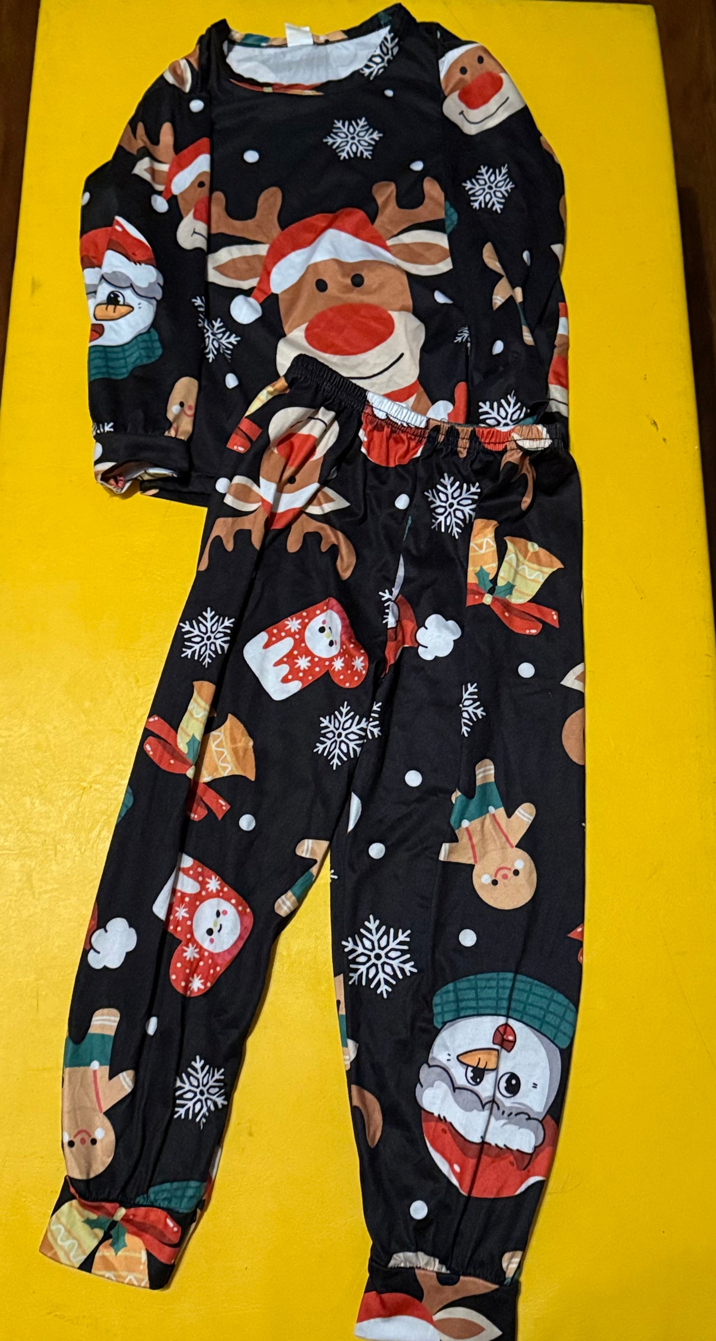 #73 Reindeer, Snowflakes, Gingerbread Christmas Pajamas (4-5)