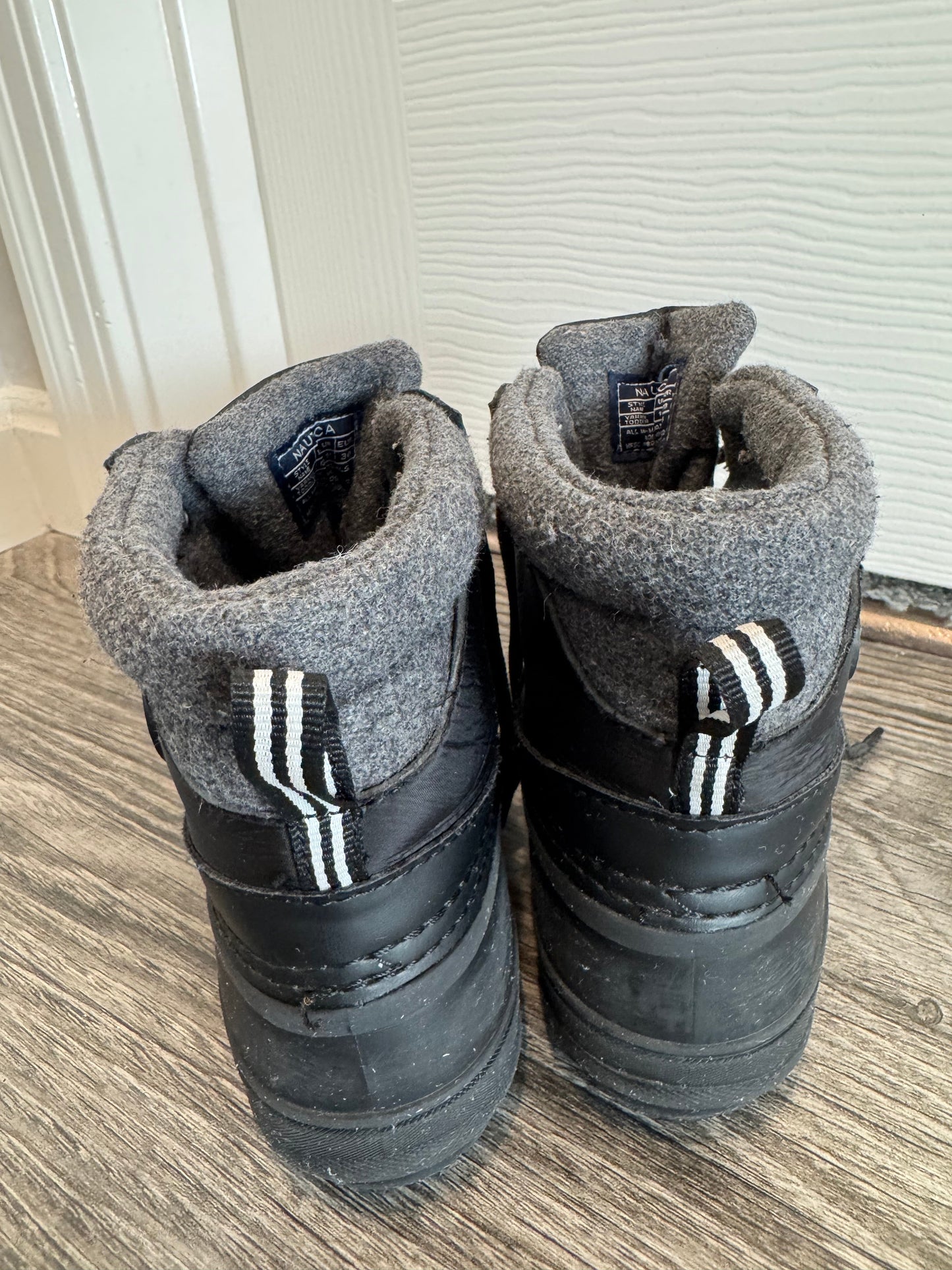 #53 kids nautica winter boots size 12