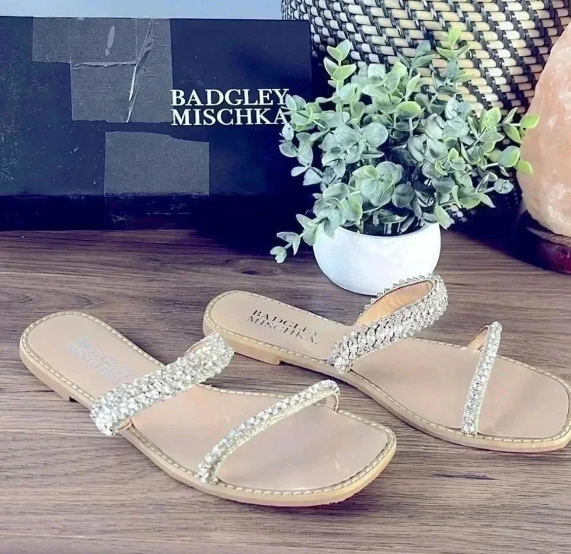 Seller#213 NIB Size 6.5 Badgley Mischka Thina Flat Jeweled Sandal