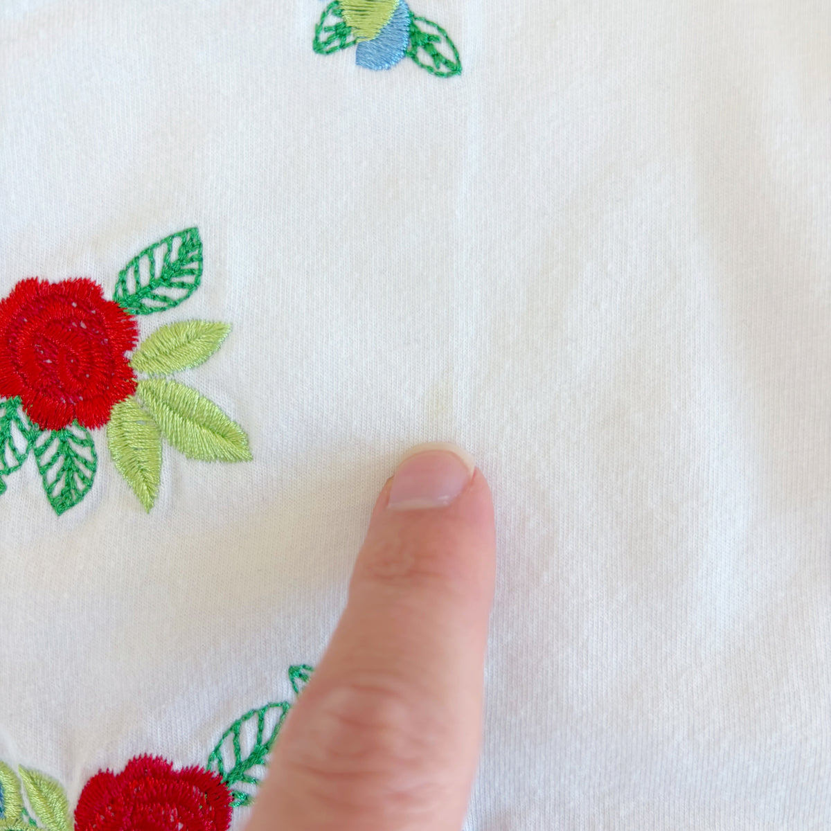 #96 | Size 5T | Girls Floral Embroidered E Shirt