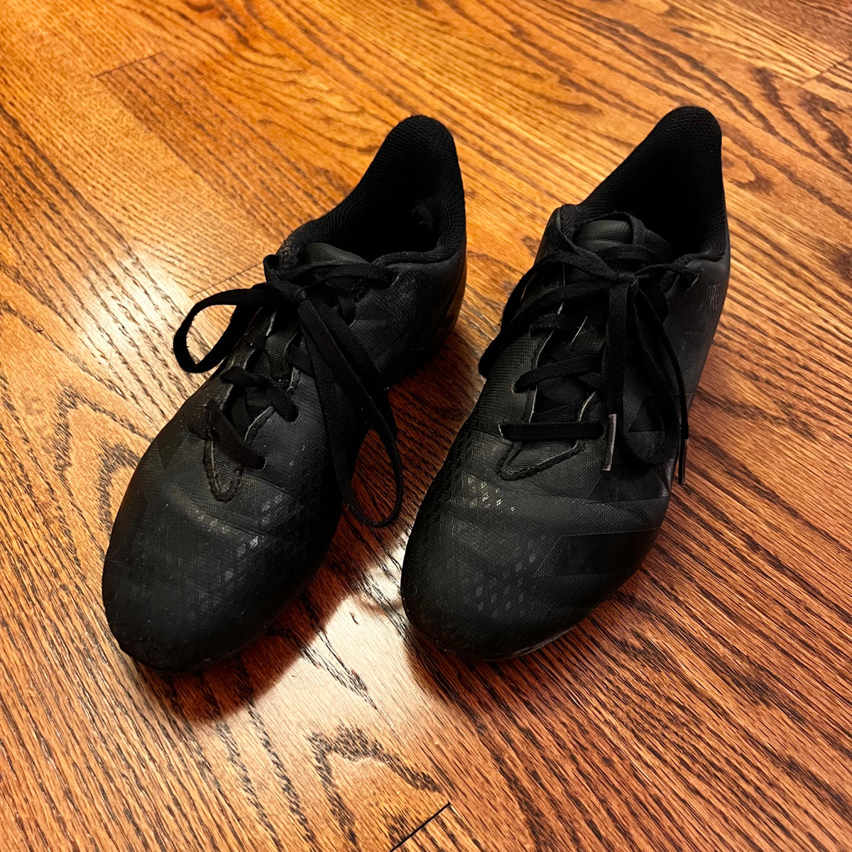 Seller #115 - Adidas Predator Boys Size 4 Black Soccer Cleats, GUC