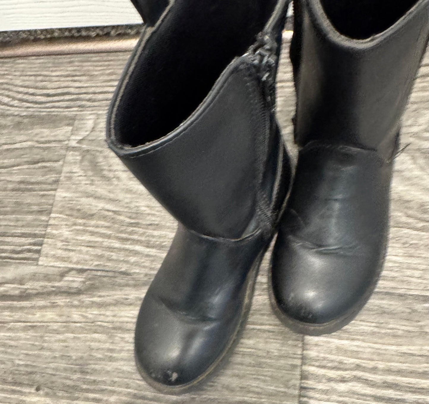 #53 girl boots size 11