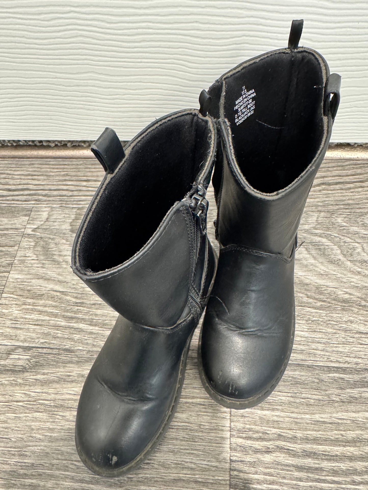 #53 girl boots size 11