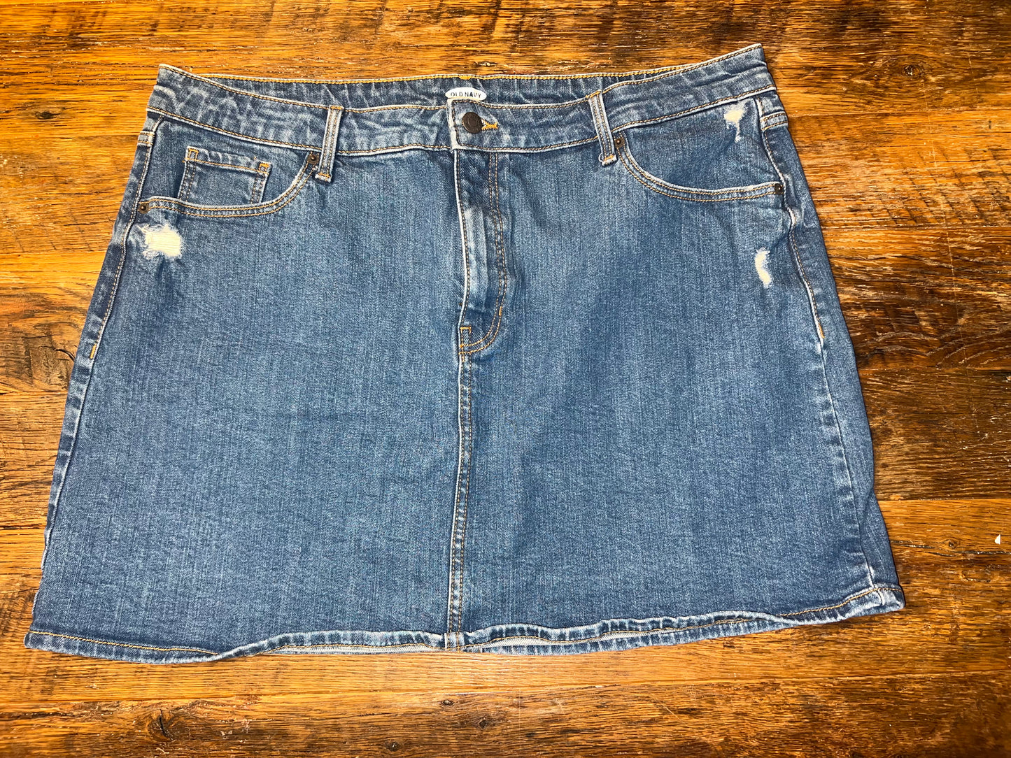 #67 Old Navy Women's Slightly Dressed Denim Skirt - Size 18
