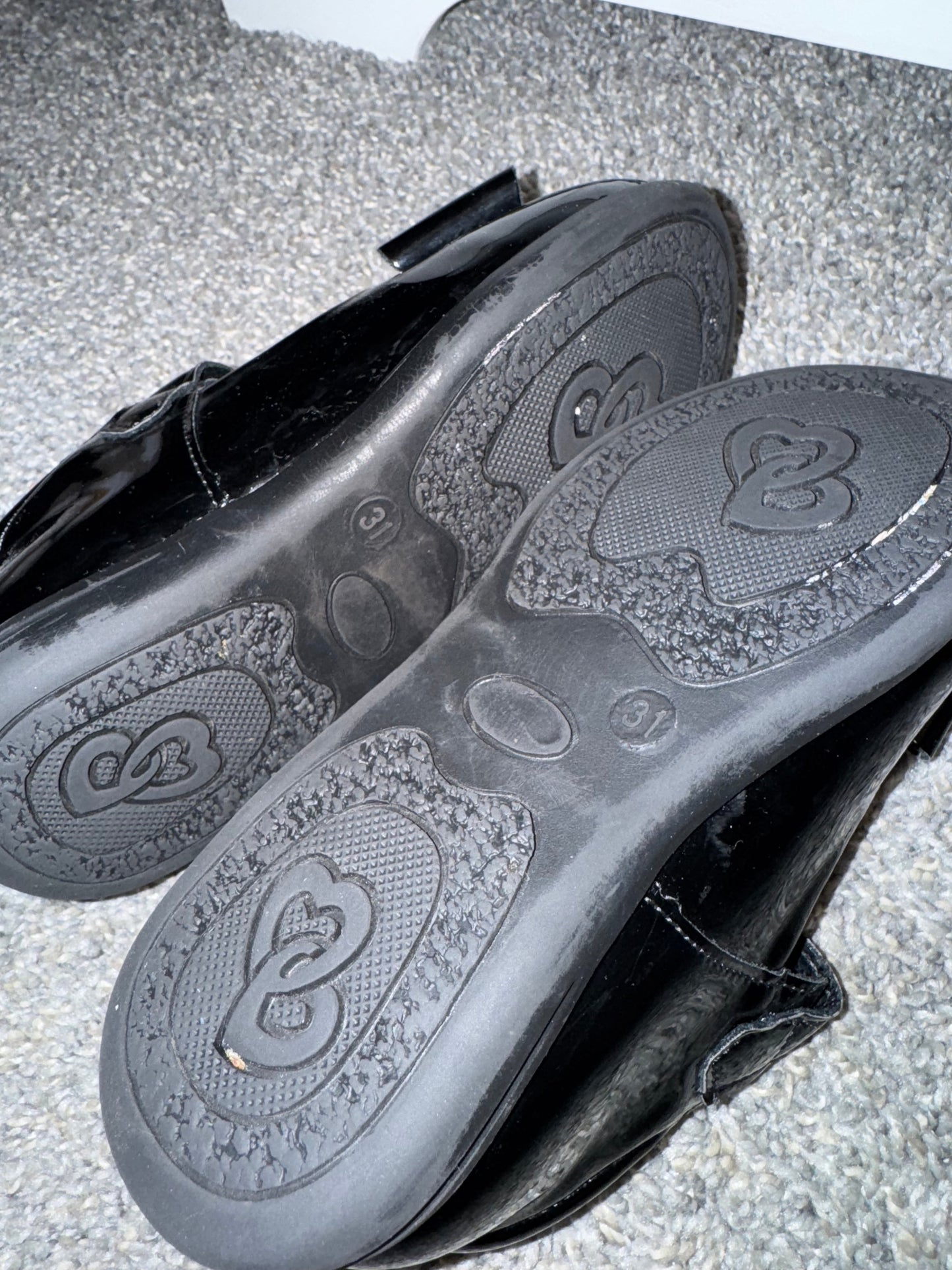 #53 reduce girl shoes size 13