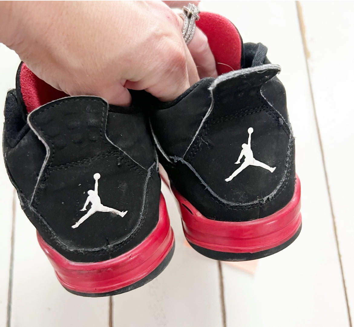 Seller 196 Jordan 4 retro Red Thunder 2y
