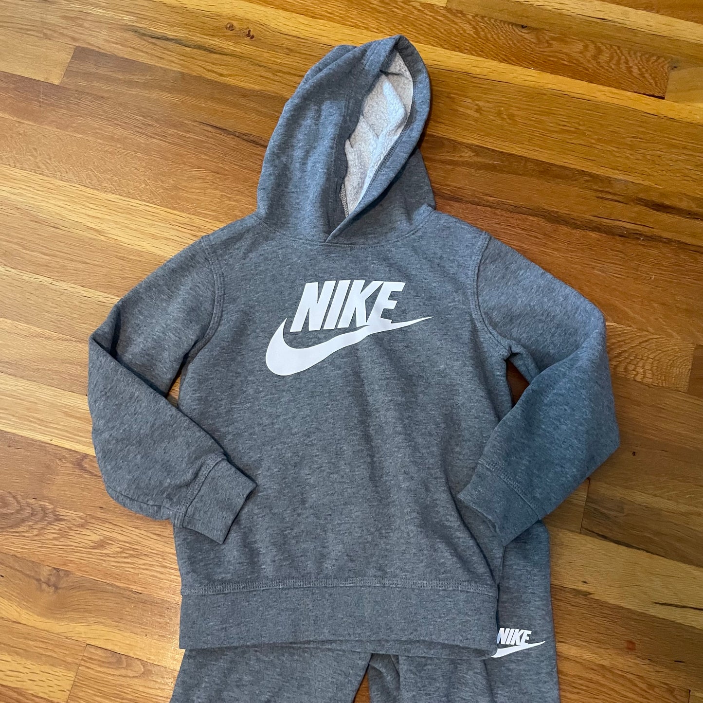 #116 Boys Nike grey set 5/6