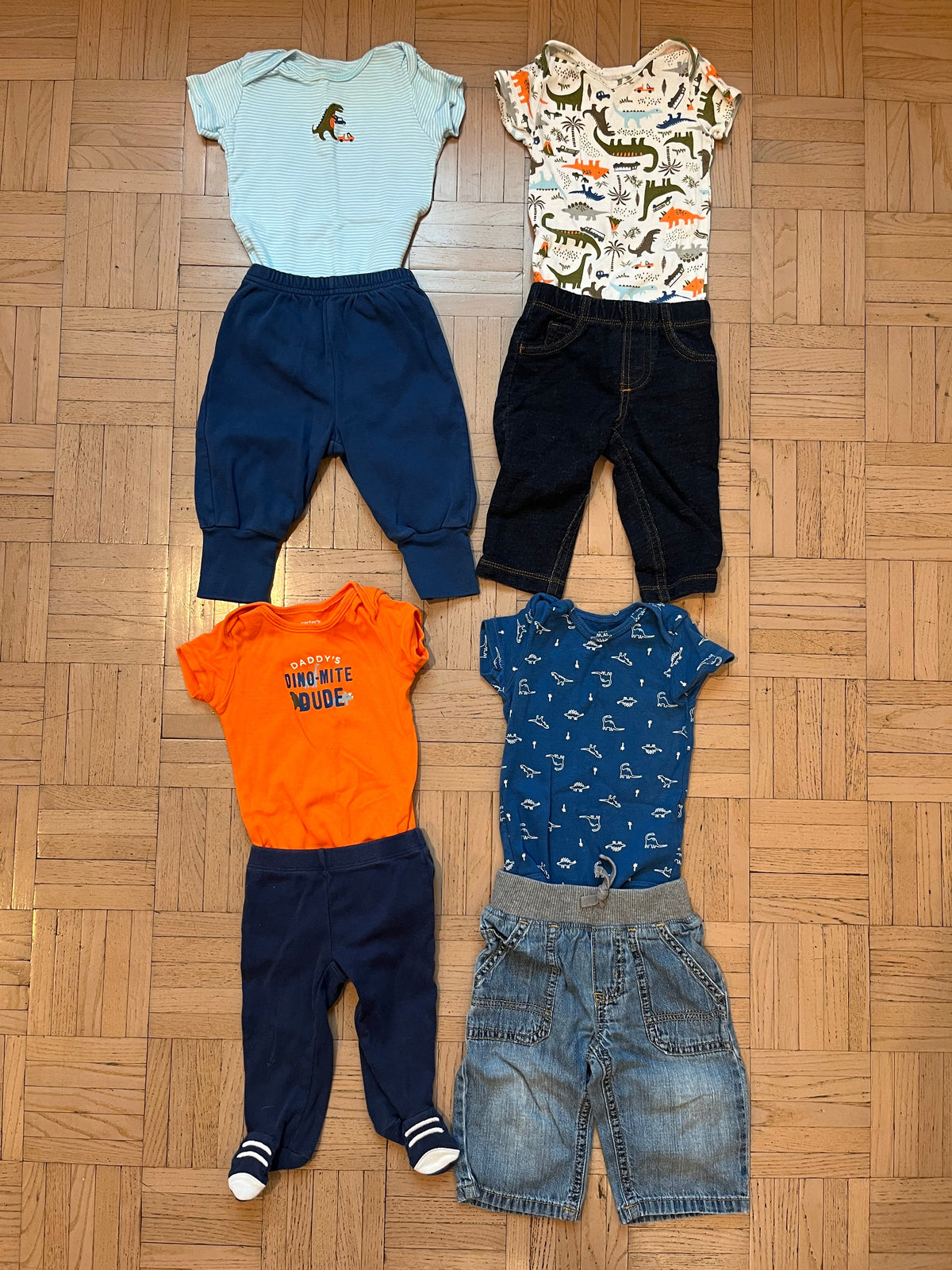 #195 Boys 6 month Carter’s Dinosaur Bundle - 4 short sleeved onesies plus pants