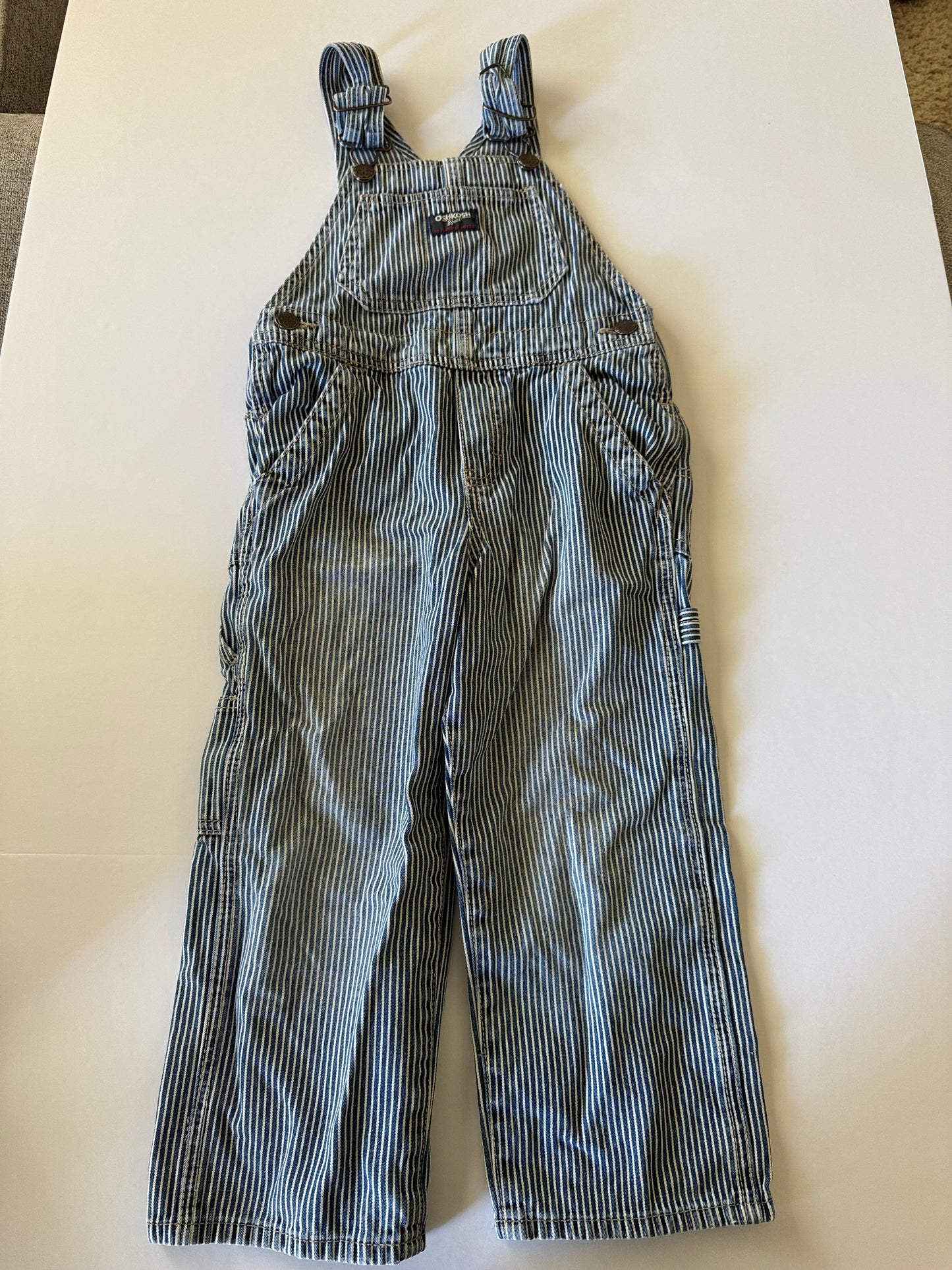 REDUCED #92 Oshkosh boys 4 t blue white pinstripes overalls