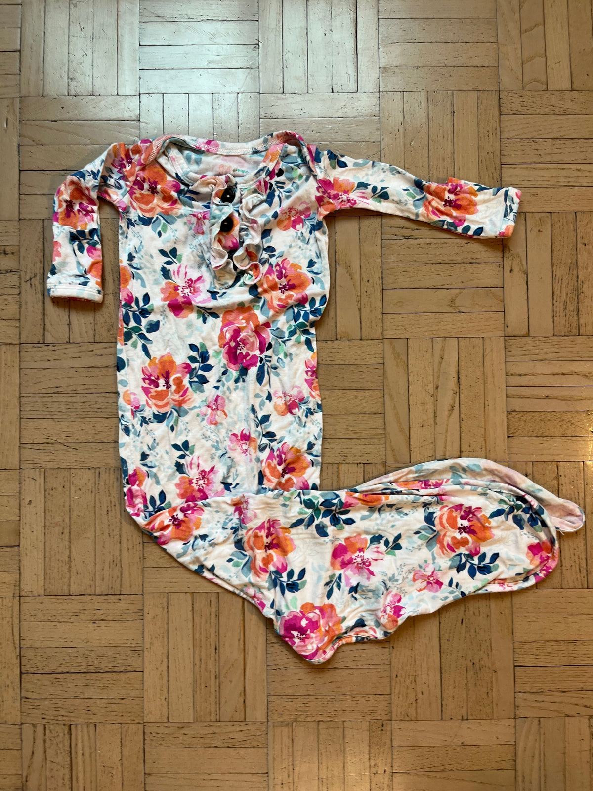 #195 EUC Gigi and Max Girls Newborn Gown with Mitten Cuff