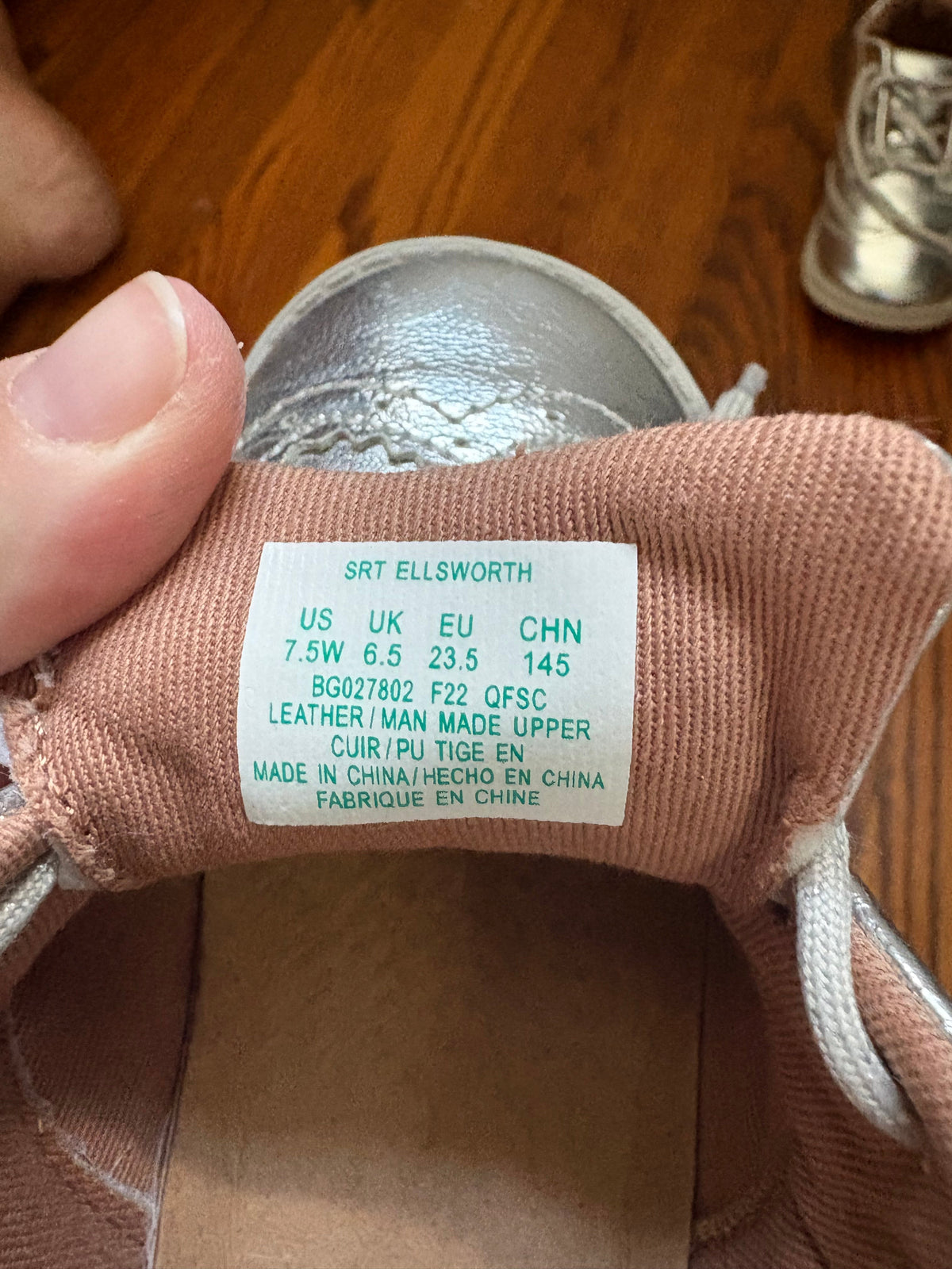 #34 Stride Rite 7.5W Silver Lace up Shoes