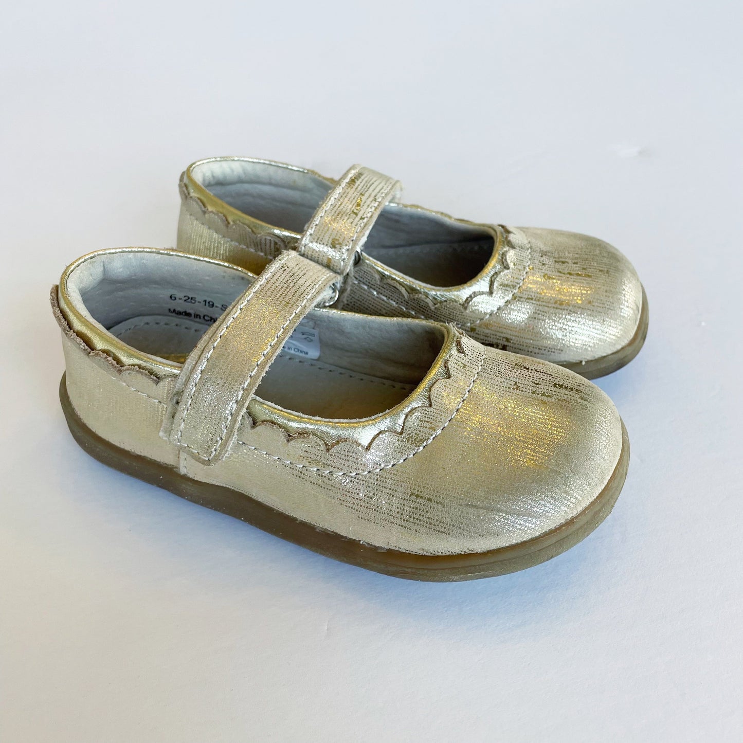 #118 | Size 8 | See Kai Run Girls Gold Mary Jane Shoes