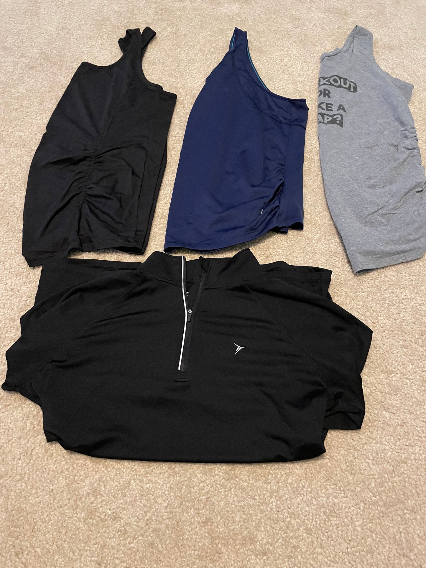 Seller 129- Maternity size large workout bundle