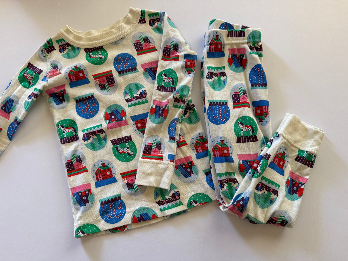 REDUCED # 92 Hanna andersson 4 t girl boy holiday globe 2 piece pajama set