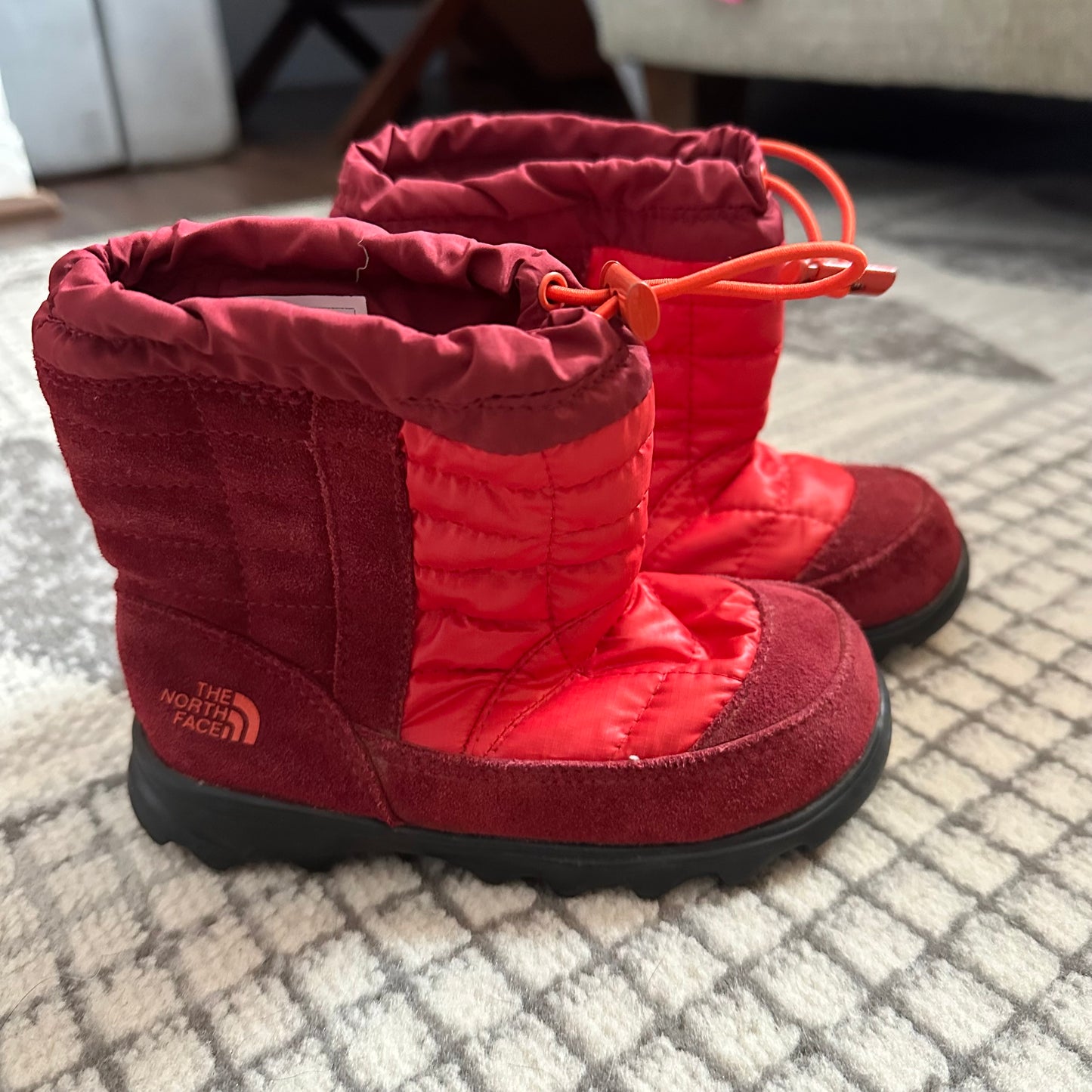 #162 North Face Red Winter Boots size 8
