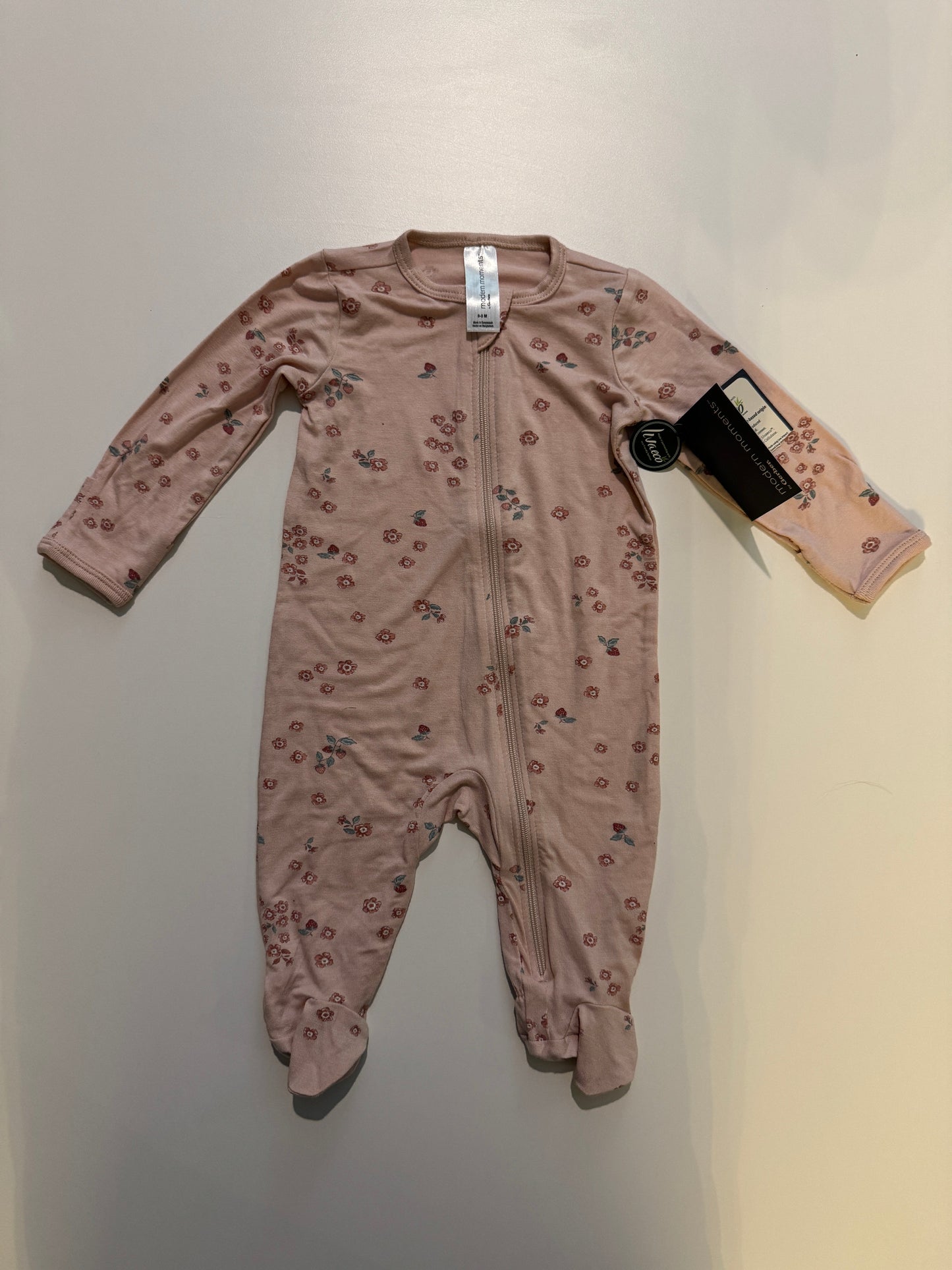 #32 NWT Gerber Modern Moments Girl 0-3 month sleeper footie pajama
