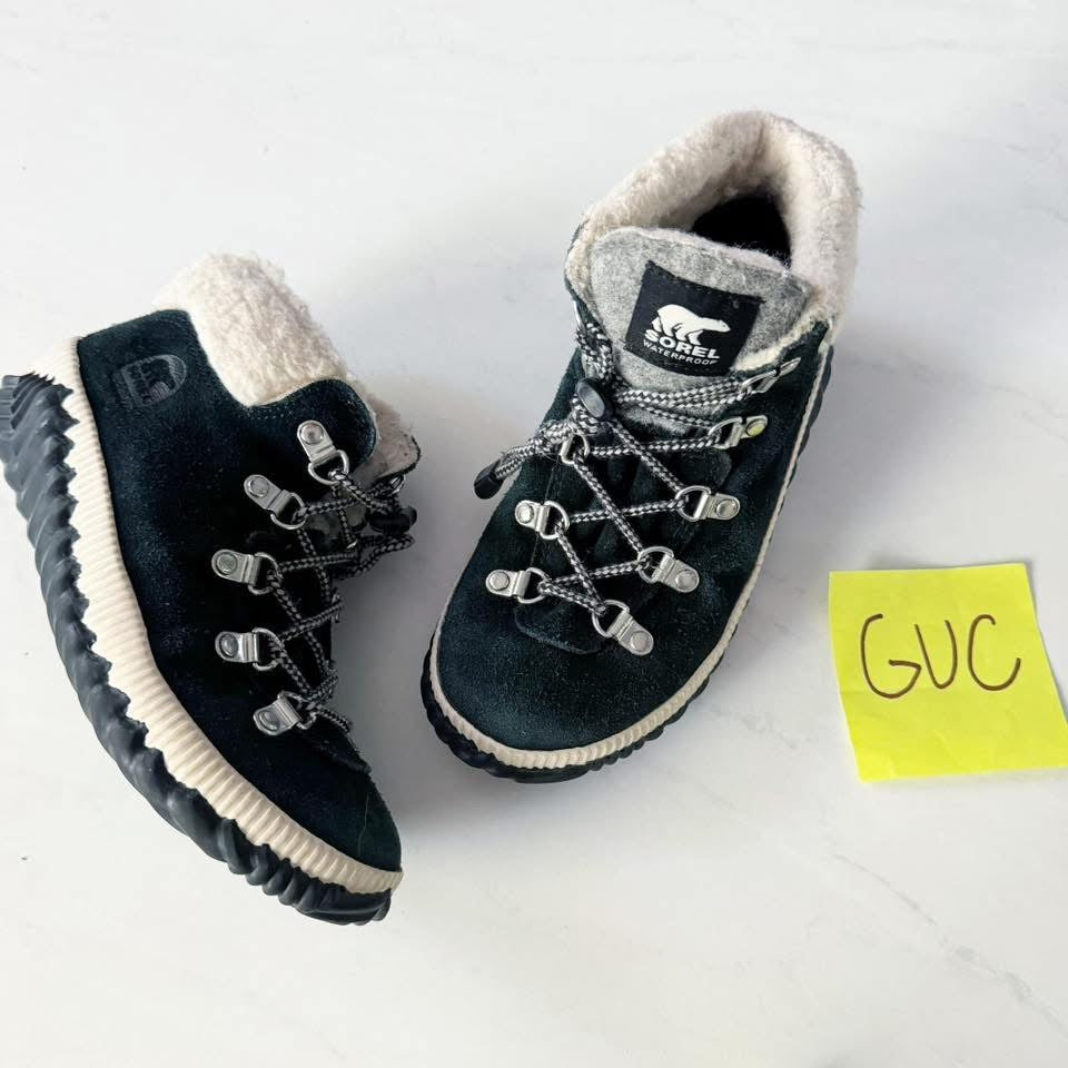 Seller 196- girls Sorel boots 4y