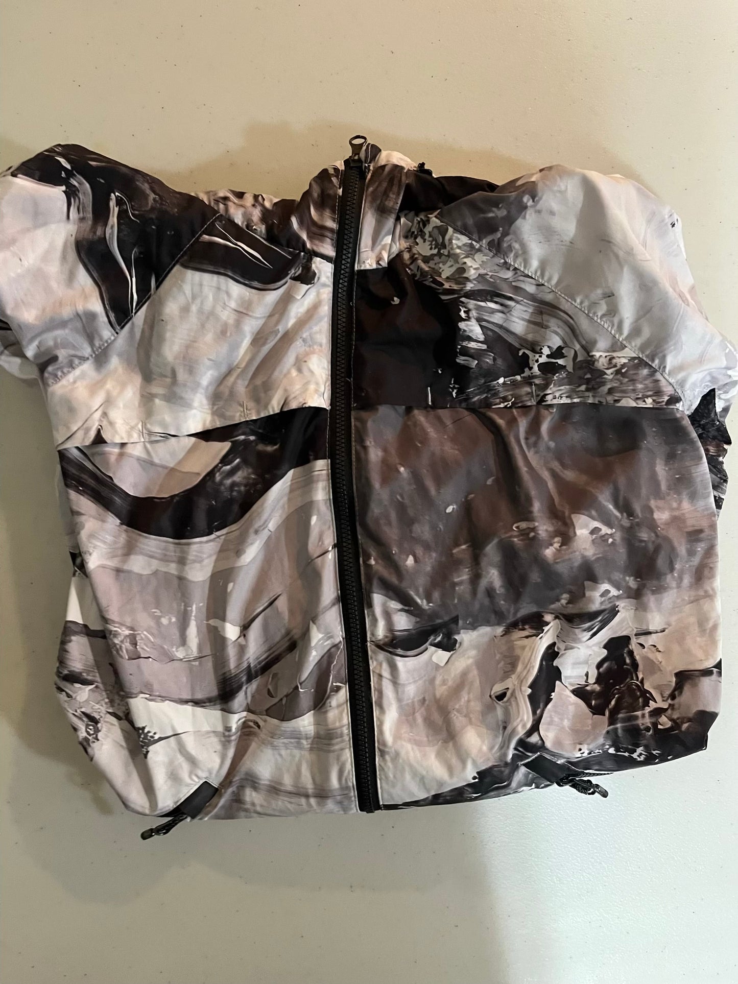 Seller #28 - Women's Size 8 LuLuLemon Windbreaker - Black/Grey/White - EUC