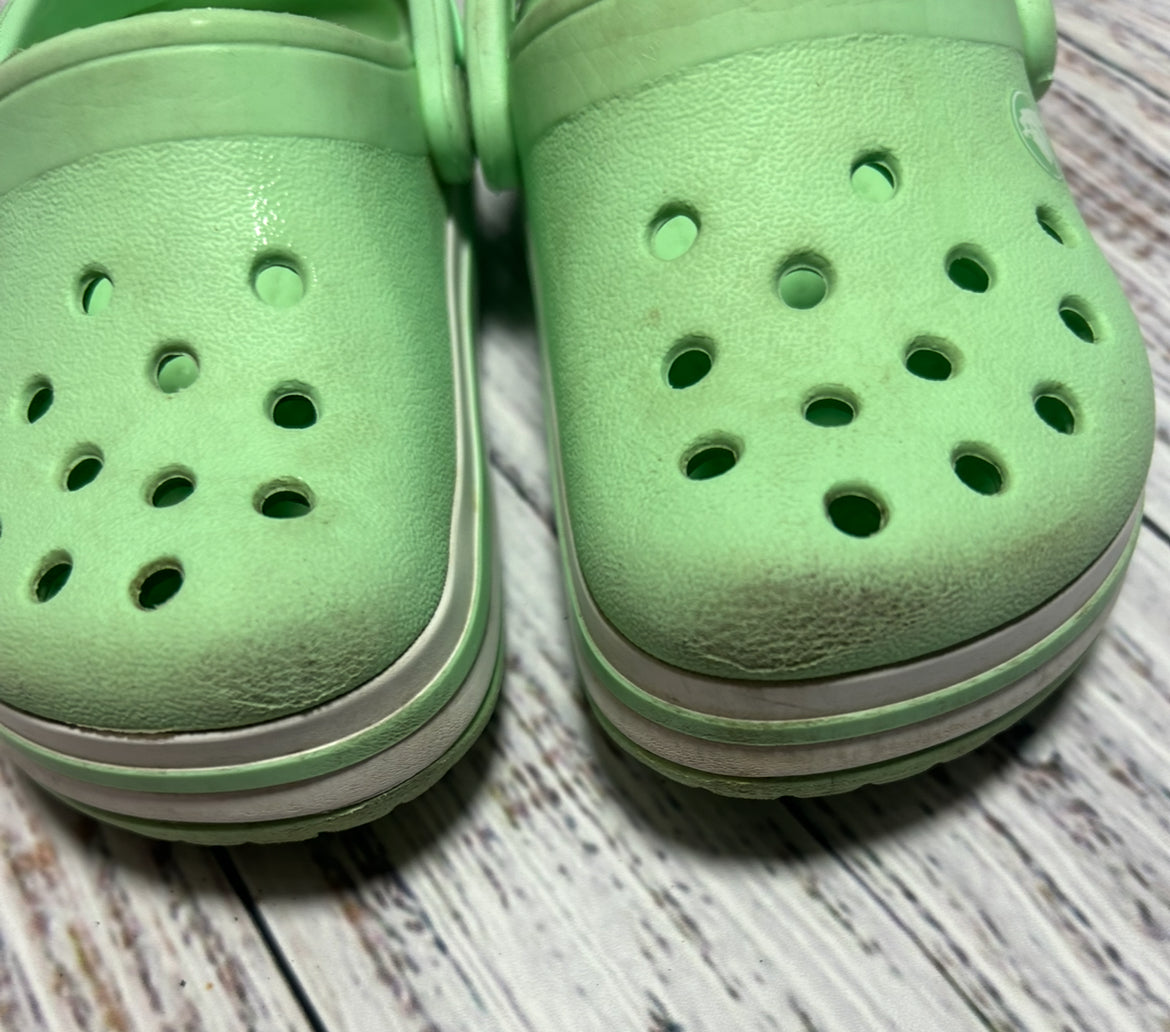 seller #62 Green c7 crocs