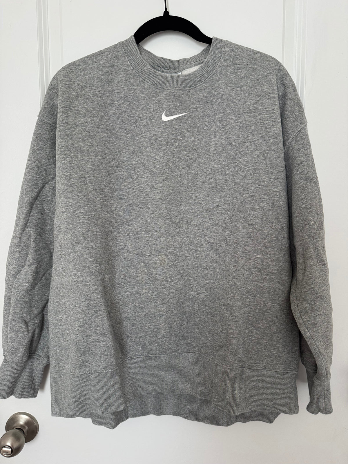 #107 Nike Women’s Sweatshirt size M