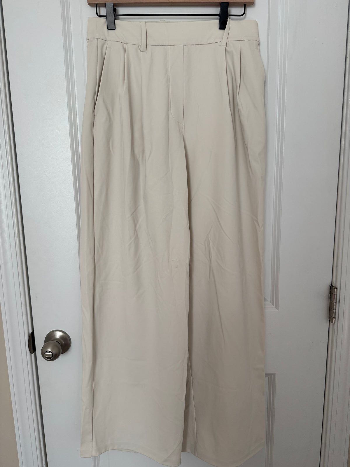 #107 Lululemon Daydrift High Rise Trouser size M short