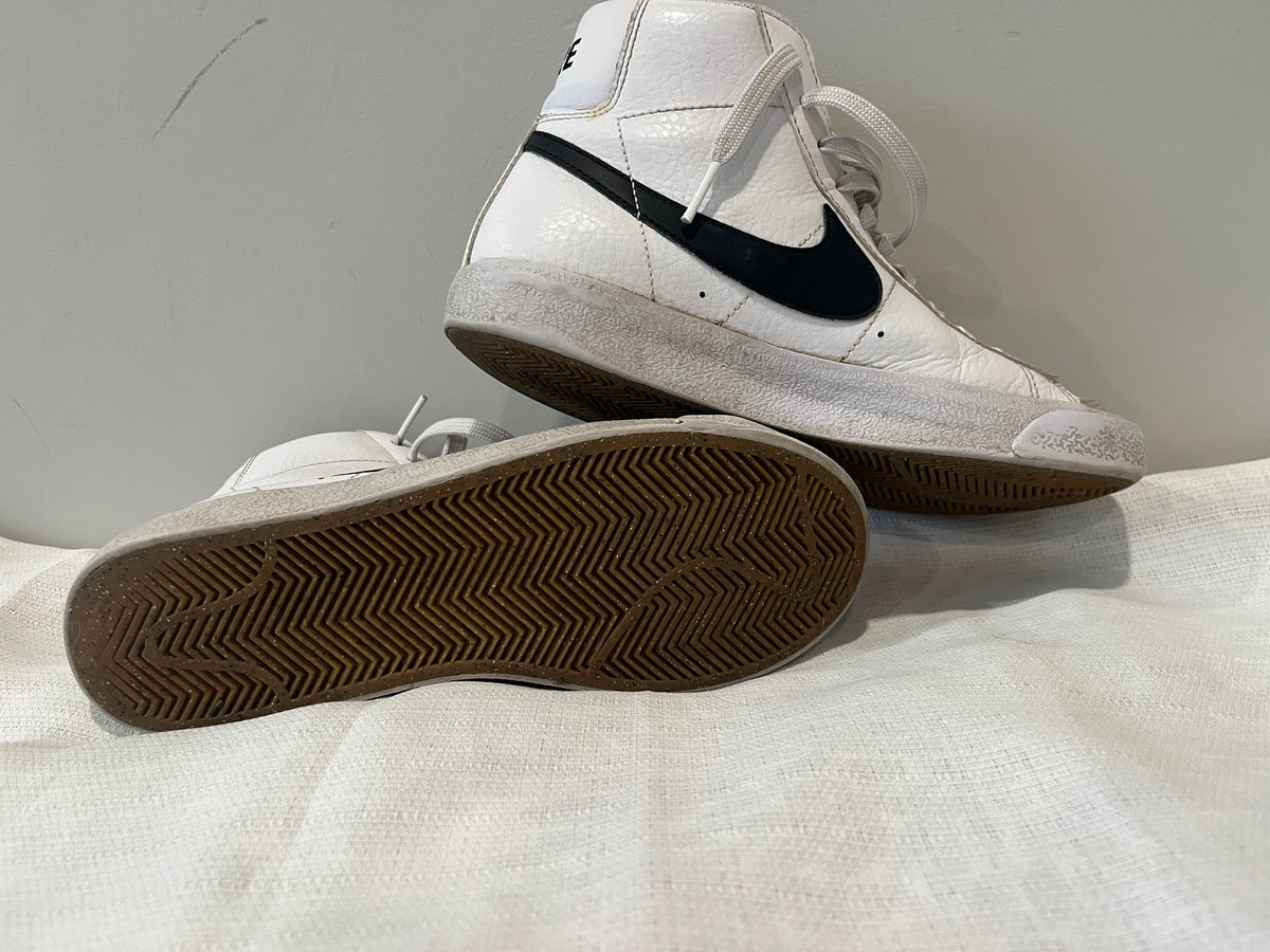 135 Nike Blazers size 5Y