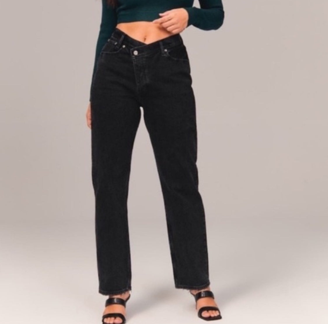#118 | Size 16s | Abercrombie and Fitch Women's The 90's Slim Straight Ultra High Rise Black Jeans