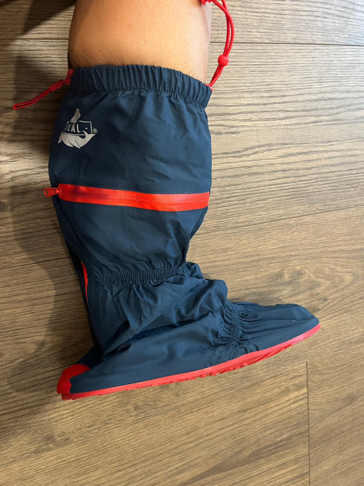 135 size small waterproof shoe covers. see pictures for details on sizing LN