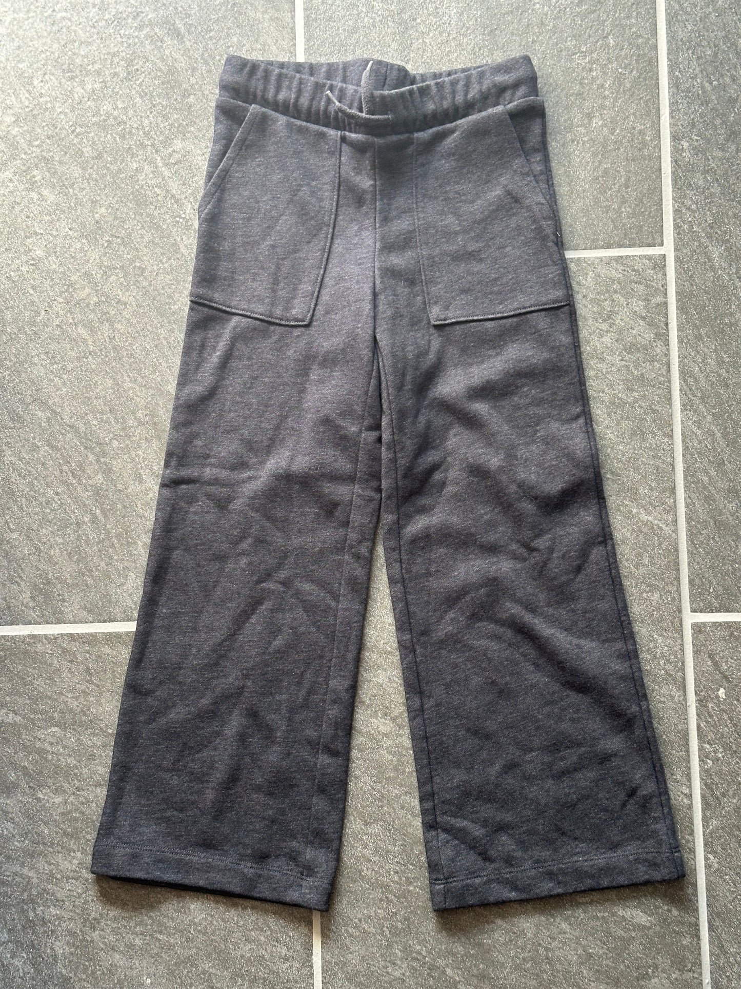 #186 NWOT Old Navy Dark Gray Flared Pants - size S (6/7)