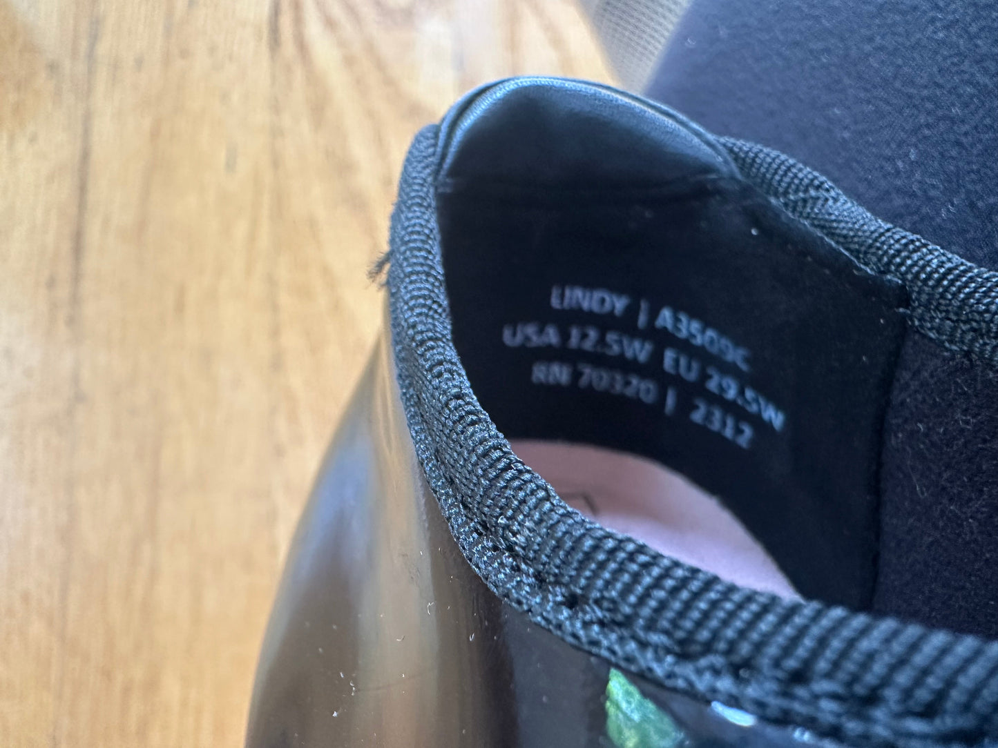 #104 girl tap shoes size 12.5 / EU 29.5