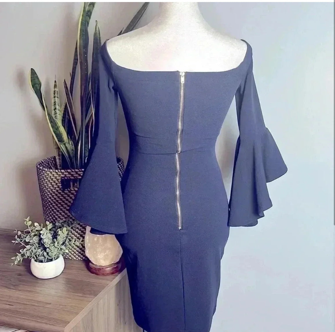 Seller #213 Women’s size 1/2 off the shoulder mini dress navy blue EUC!