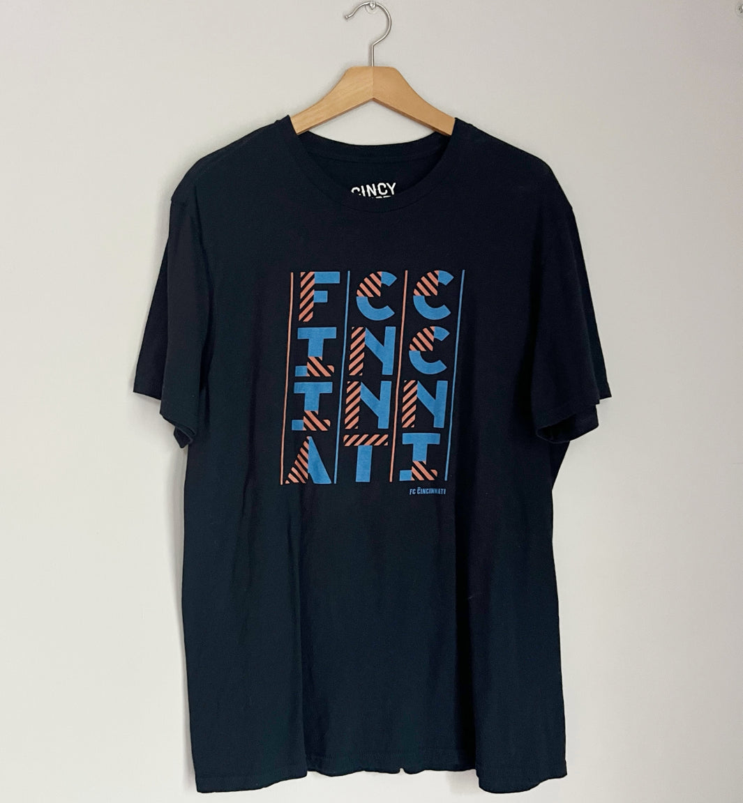 Seller 196 Men’s FC Cincy tee XL