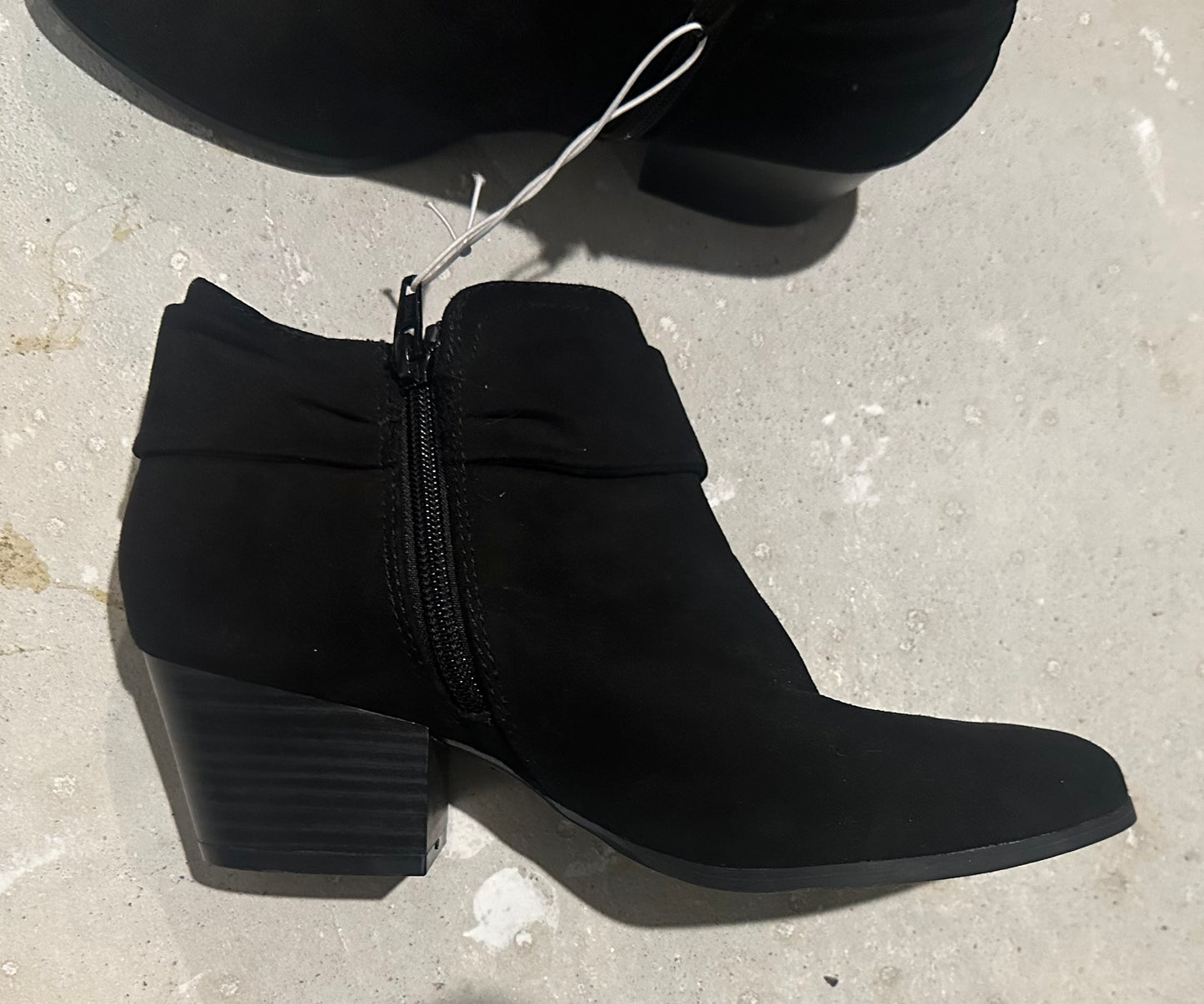 #77 NWOT Old Navy Black Zip-Up Booties, Women’s Size 6