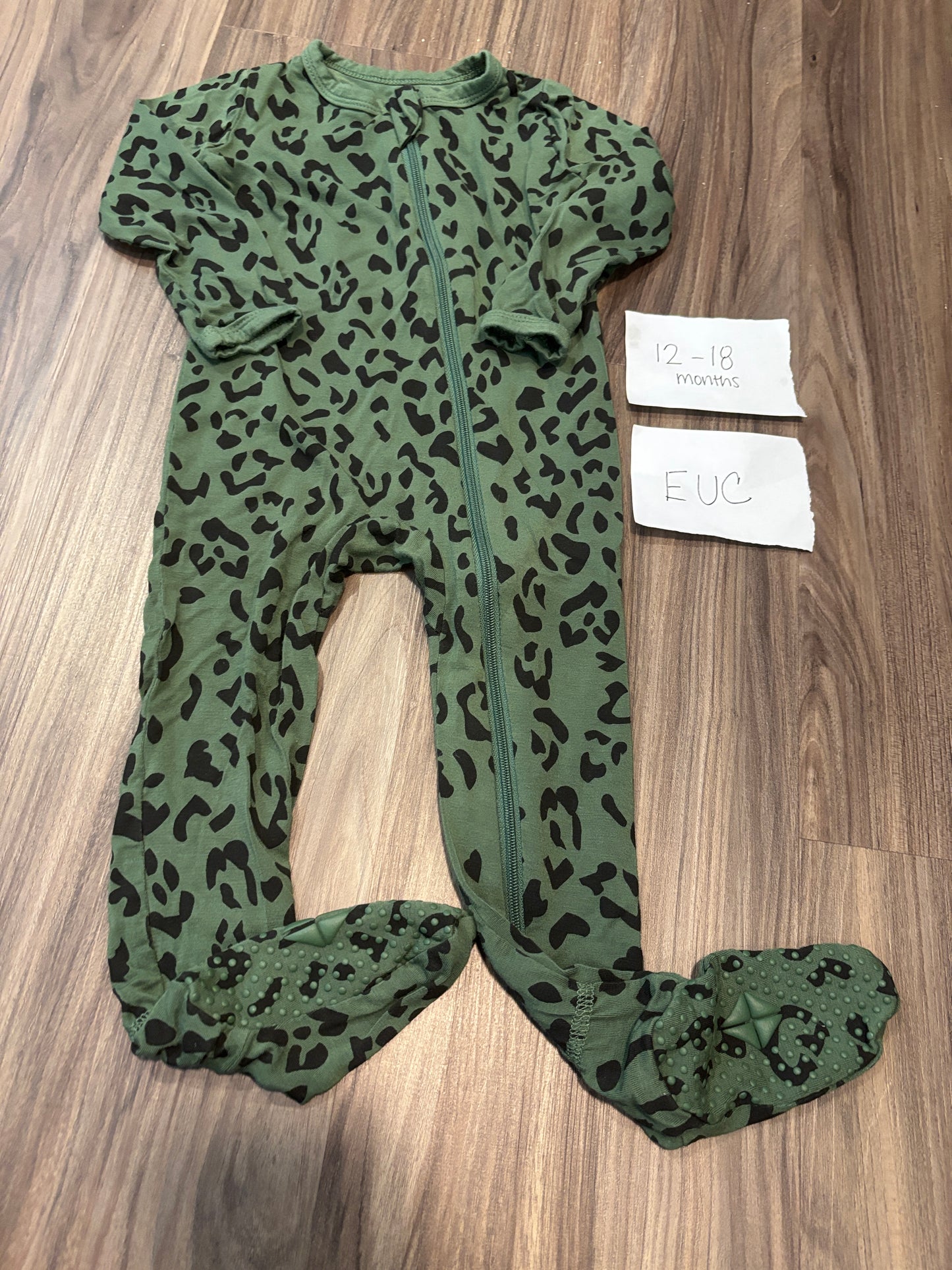 #138 - 12-18 Mo - EUC Kyte Baby - Hunter Leopard Zippy - PU 45236