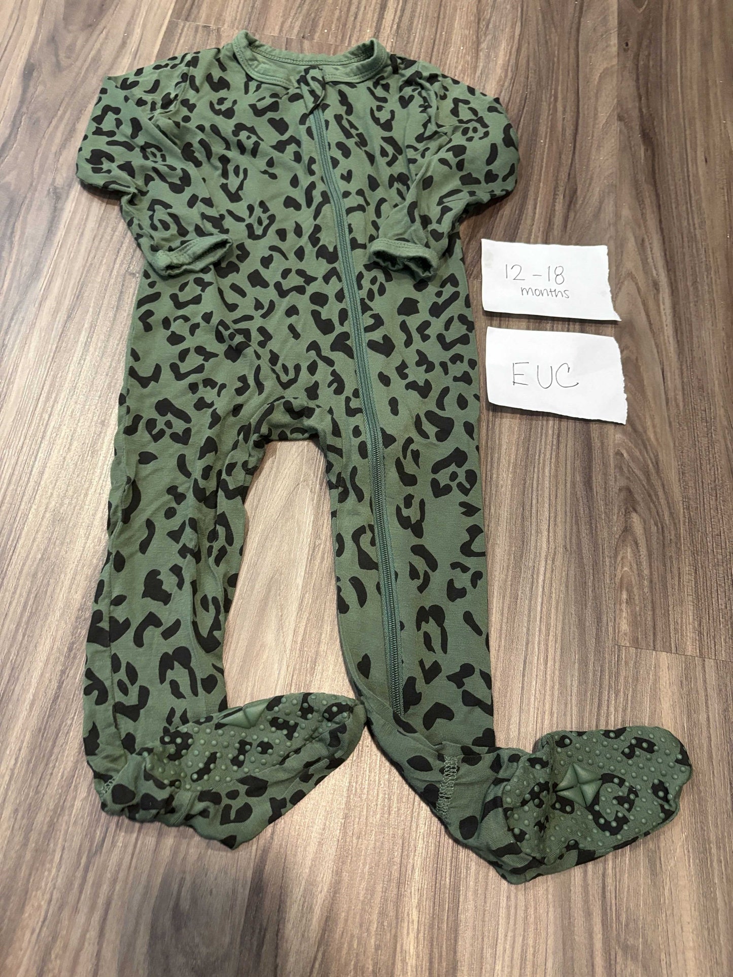 #77 - 12-18 Mo - EUC Kyte Baby - Hunter Leopard Zippy