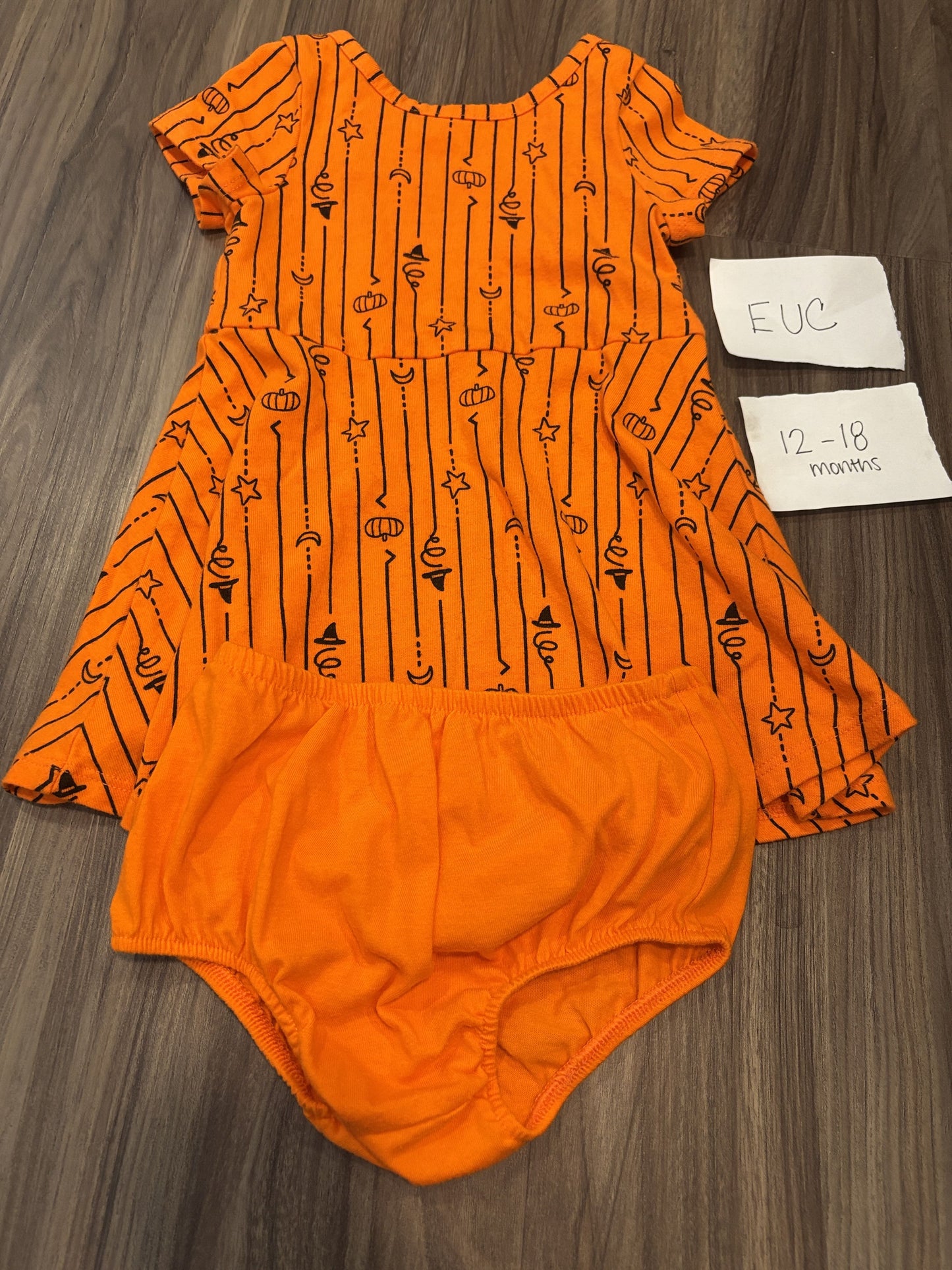 #138 - 12-18 Mo EUC Halloween Dress w/diaper cover