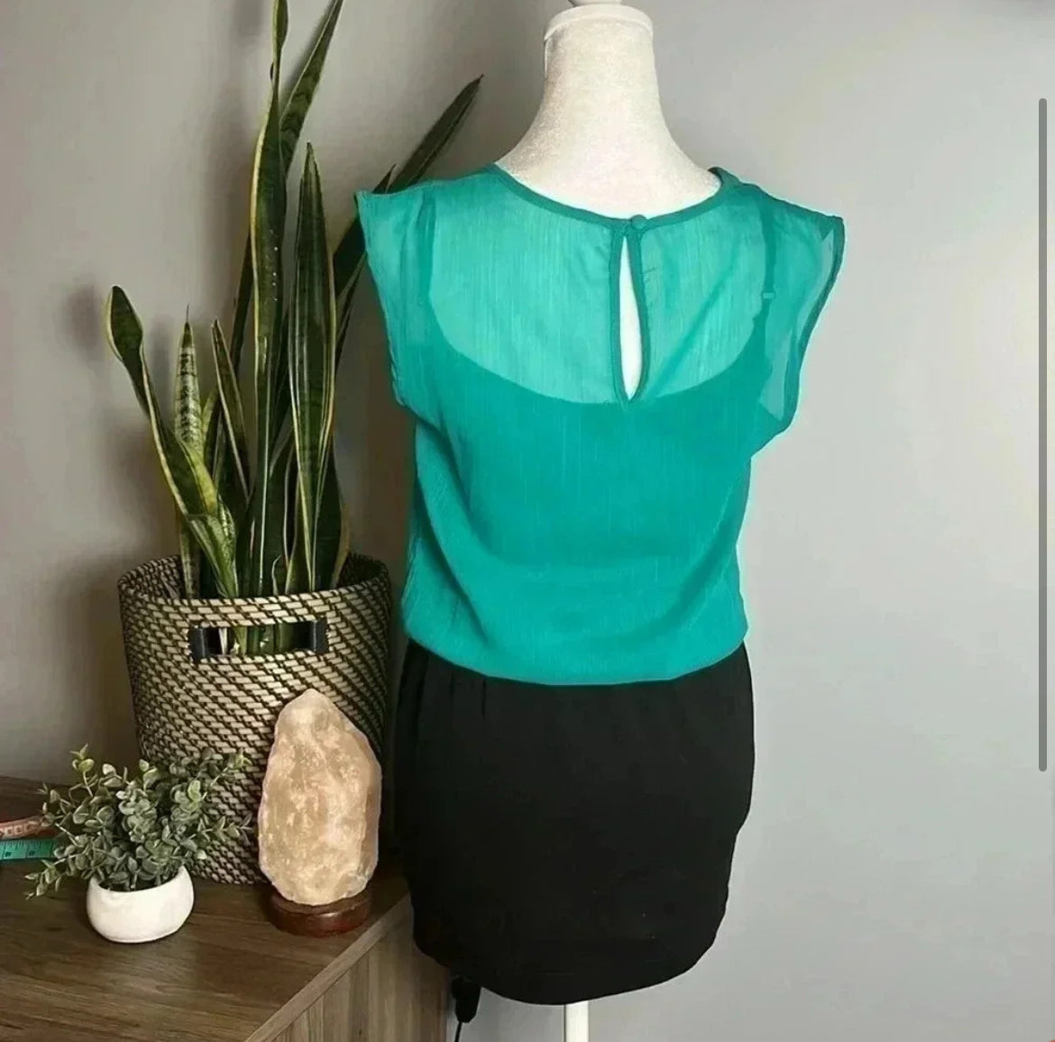 Seller #213 Women’s Size XS Guess Green & Black Mini Dress EUC!