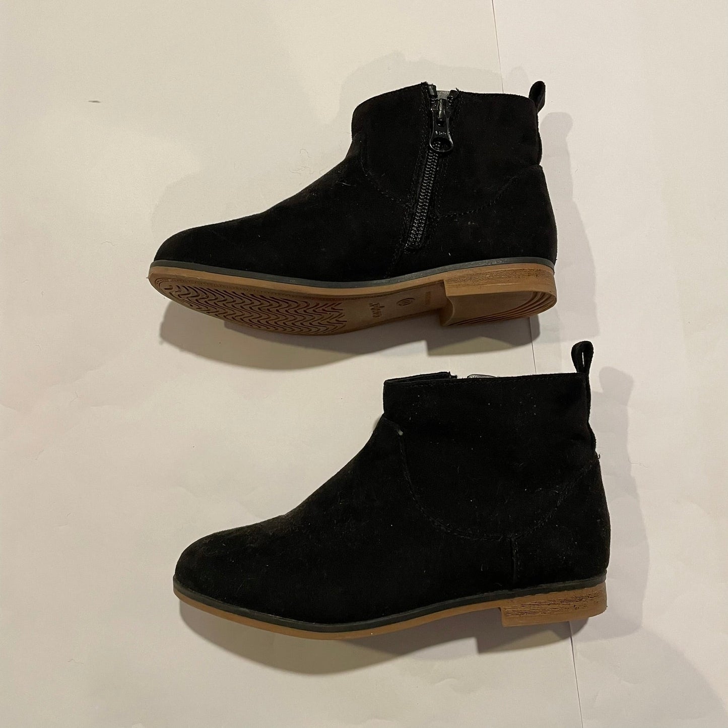 #126 Girls Cat & Jack sz 12 Black Boots EUC