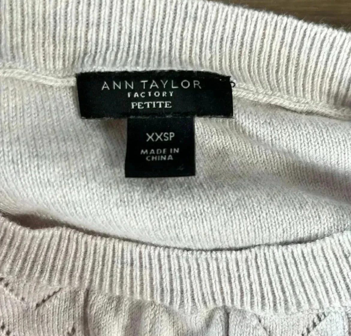 Seller#213 Women’s XXSP Ann Taylor Light Grey Sweater with Pearl Accents EUC
