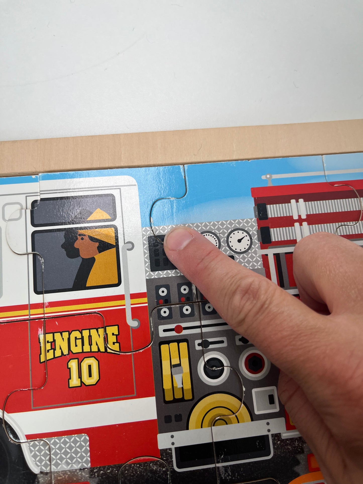 PPU 45241 Melissa and Doug firefighter and policeman wooden jigsaw puzzle