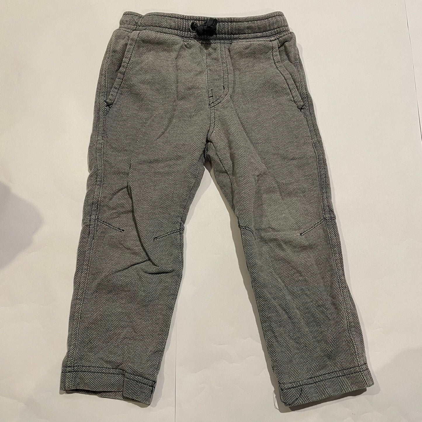 #126 Boys Tea sz 3 Gray patterned pants EUC