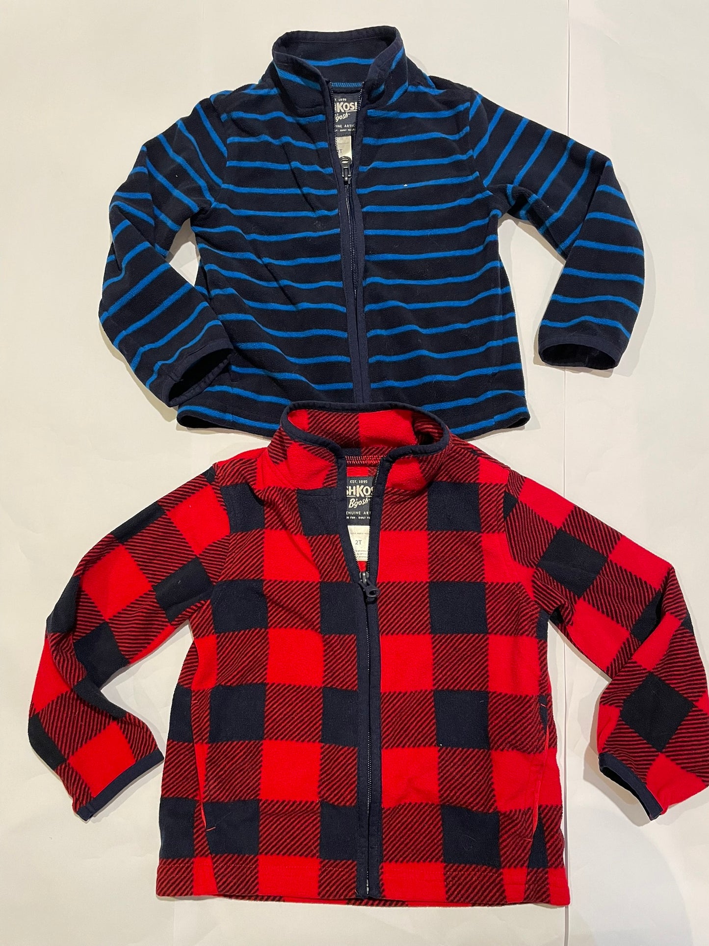 #126 Boys Oshkosh 2T Set of 2Fleece Zip Up Jackets VGUC