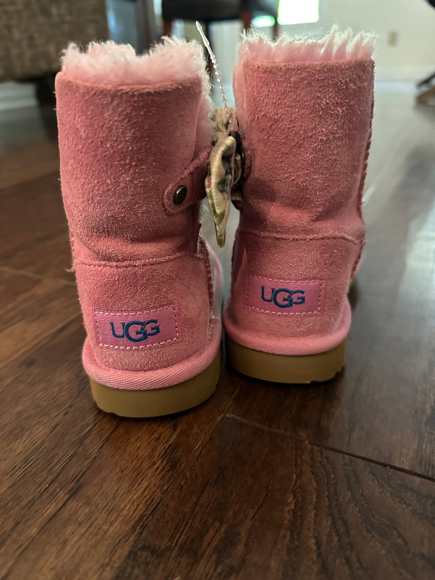 #218 Sz 9 pink leather UGG