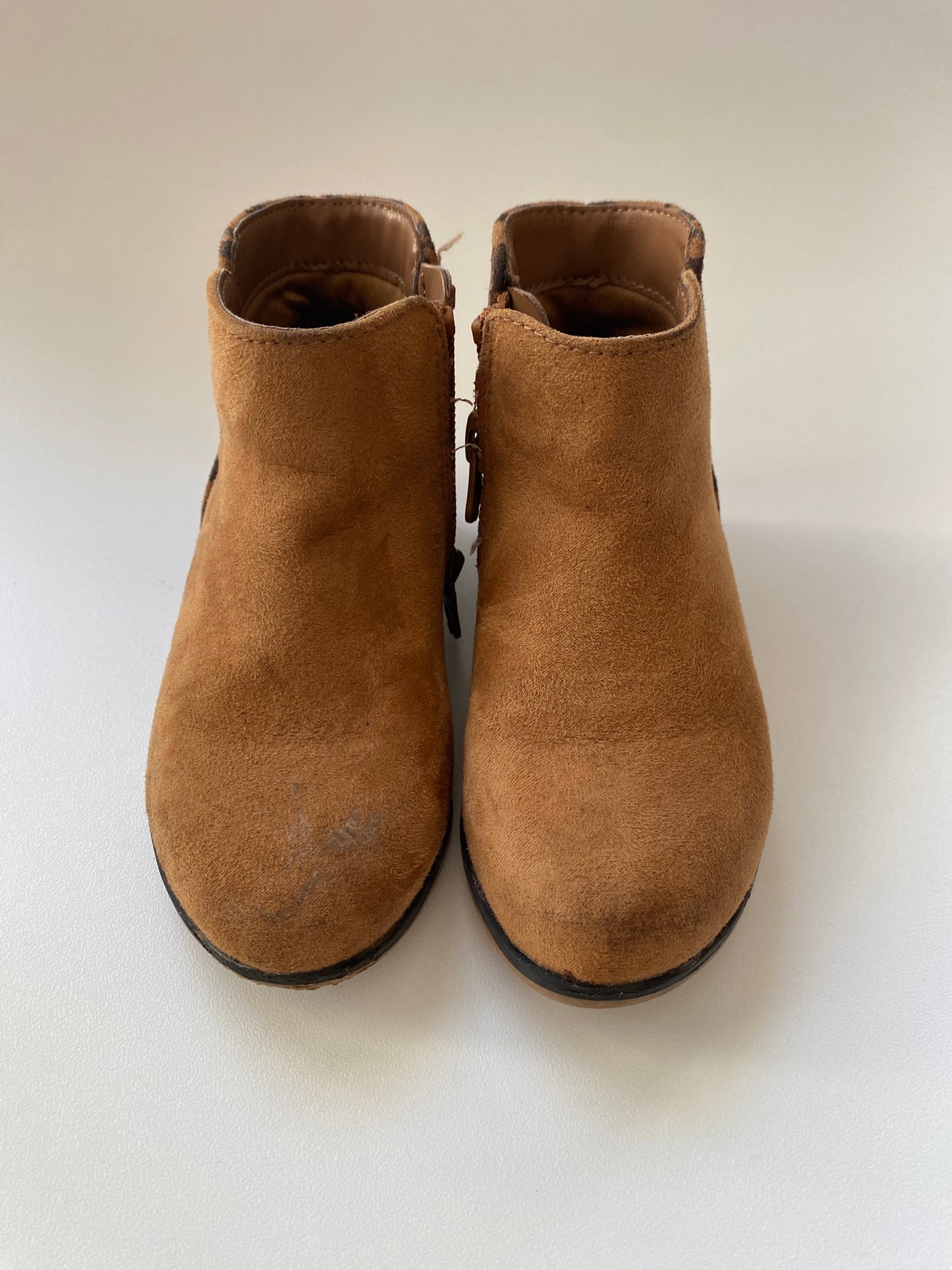 #117, Cat & Jack brown leopard print boots, girls shoes 8c, GUC