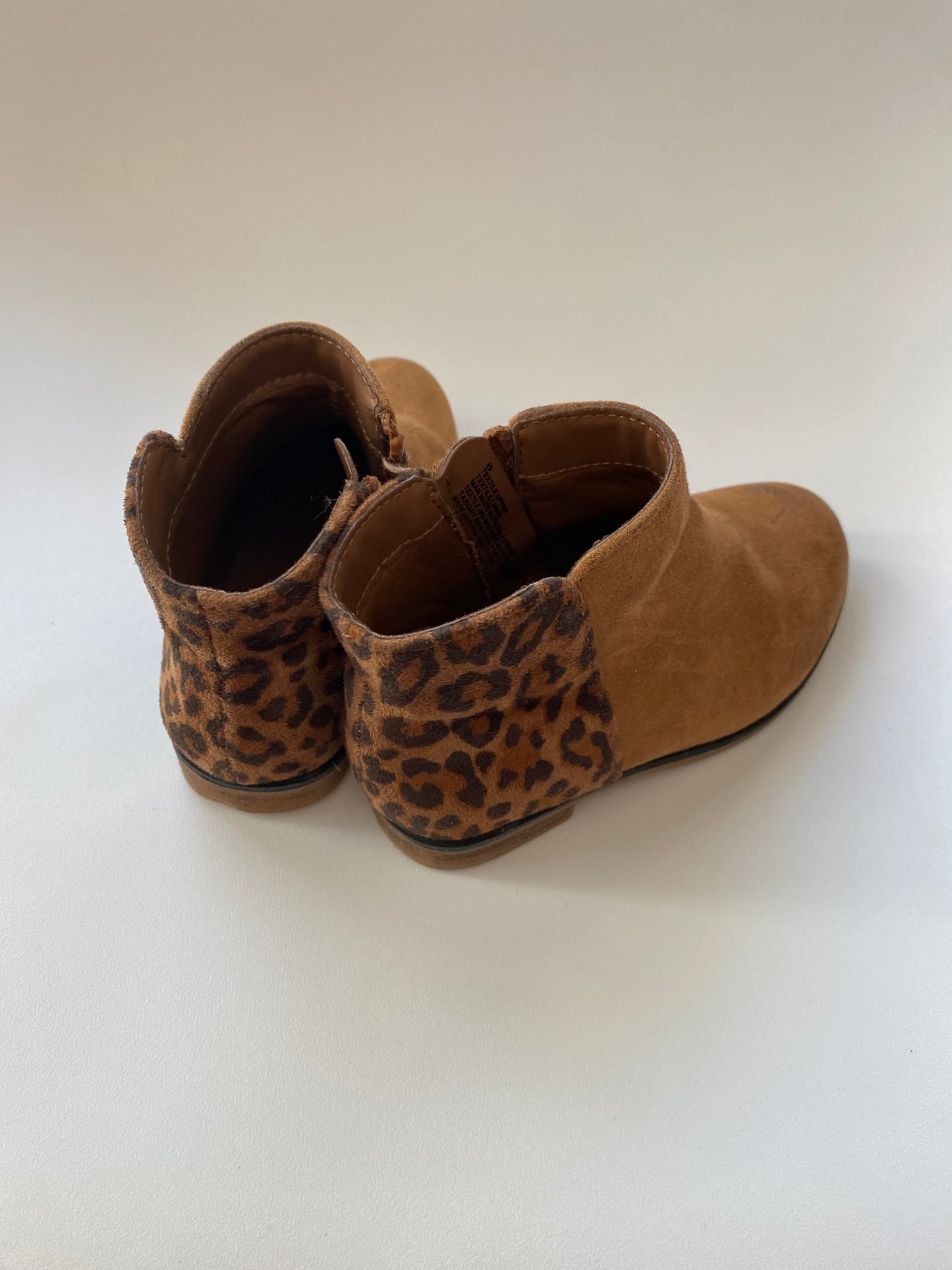 #117, Cat & Jack brown leopard print boots, girls shoes 8c, GUC
