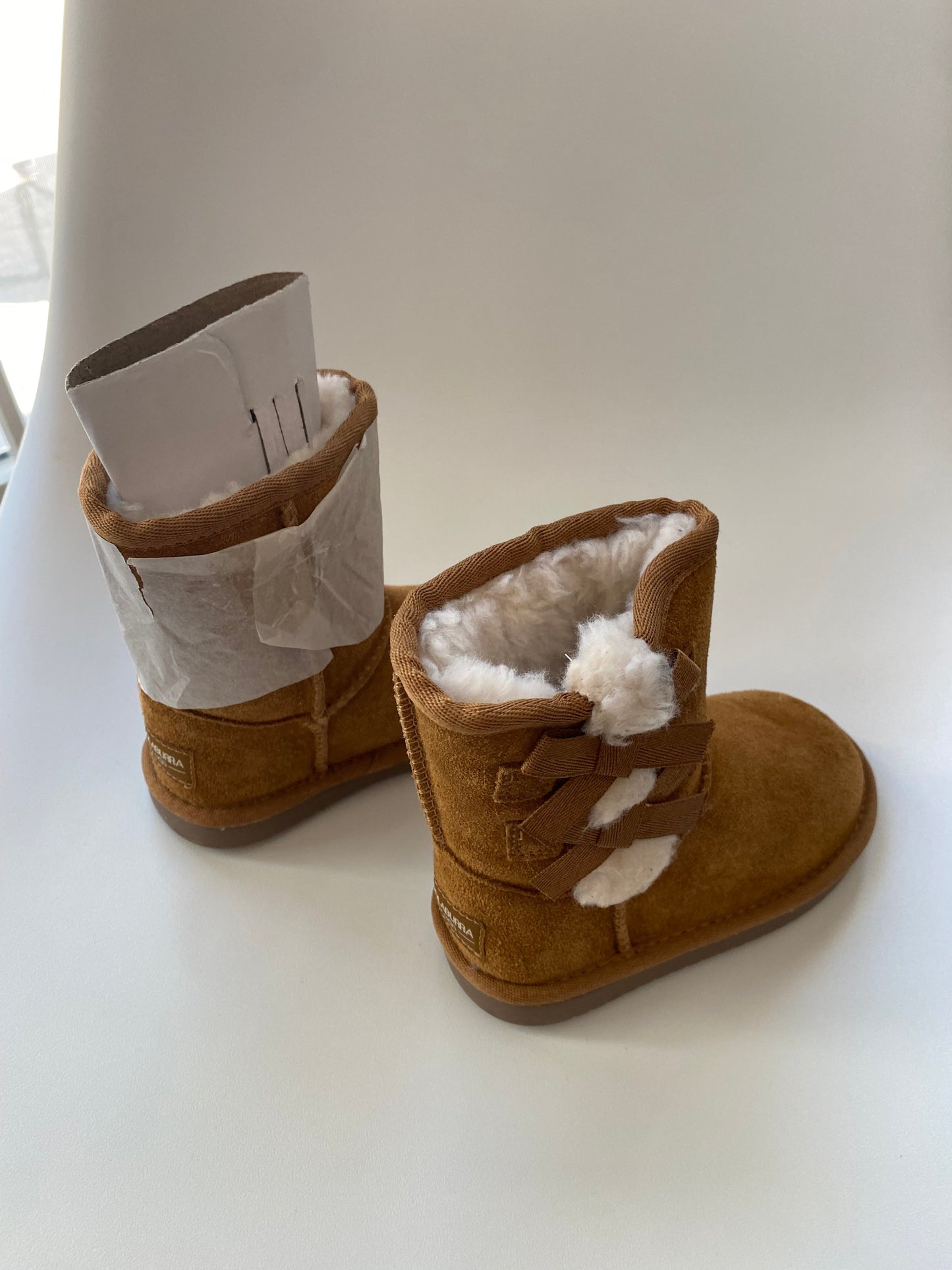 #117- UGG Koolaburra Victoria short boot, brown leather, girls size 8C, New